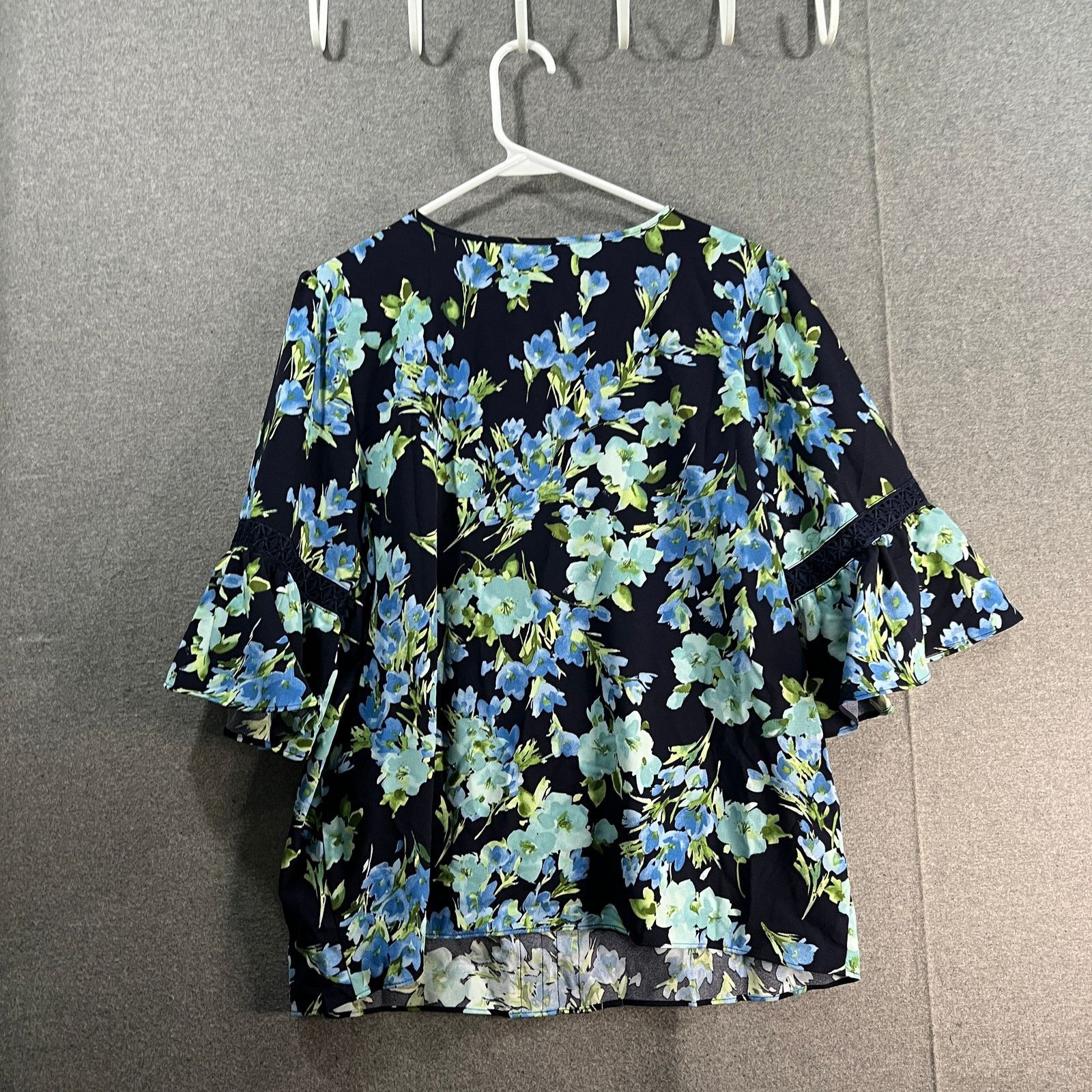 Isaac Mizrahi Isaac Mizrahi Live! Printed Stretch Crepe Blouse Size M / US 6-8 / IT 42-44 - 2 Thumbnail