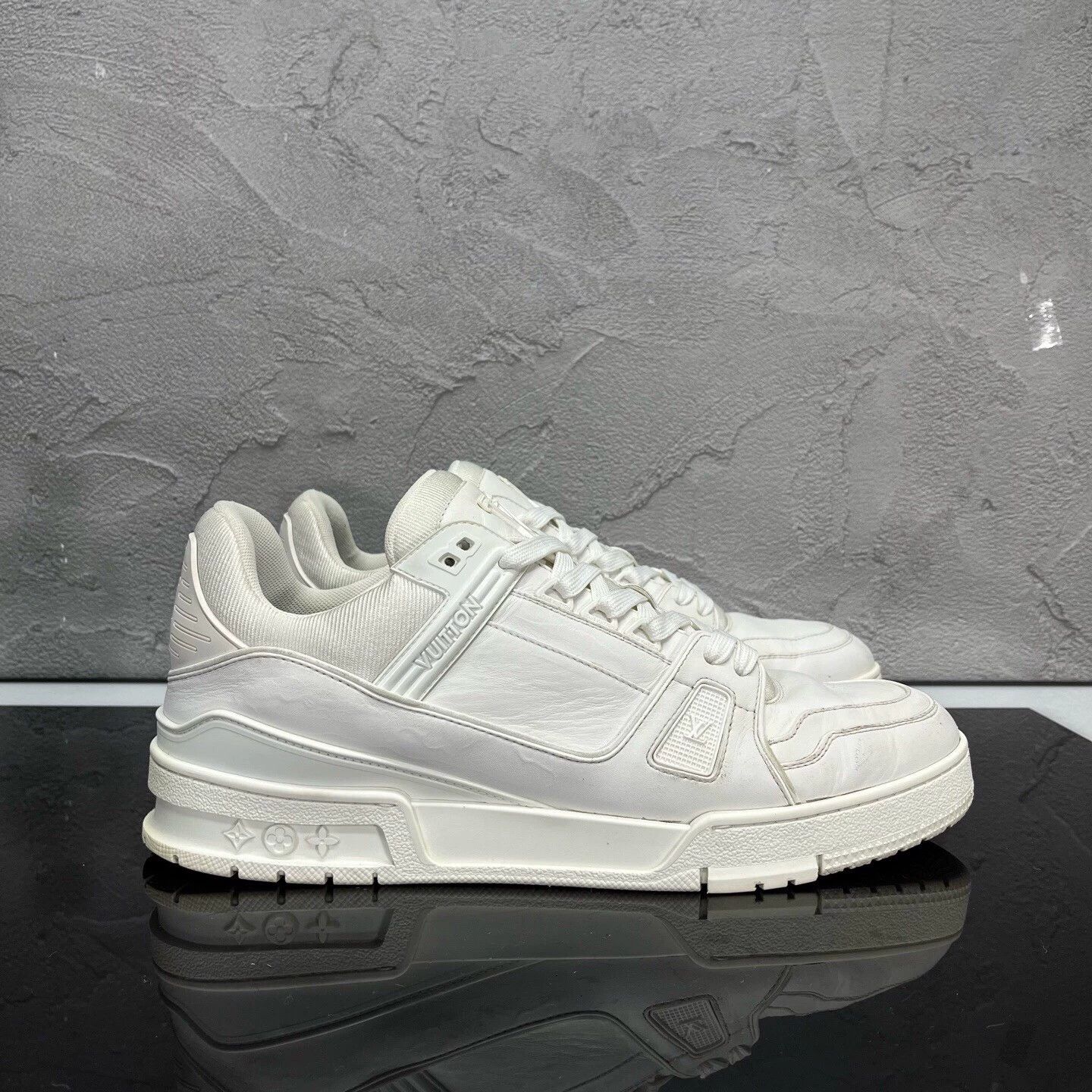 Louis Vuitton LV Trainer White UK10/44 98 New Lightly Used Size US 10 / EU 43 - 3 Thumbnail
