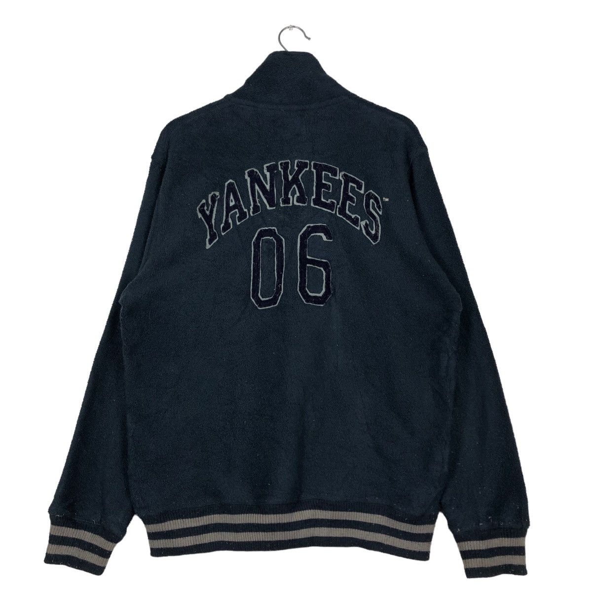 Japanese Brand 🔥Vintage Fleece Jacket New York Yankees Big Logo Size US XL / EU 56 / 4 - 8 Thumbnail
