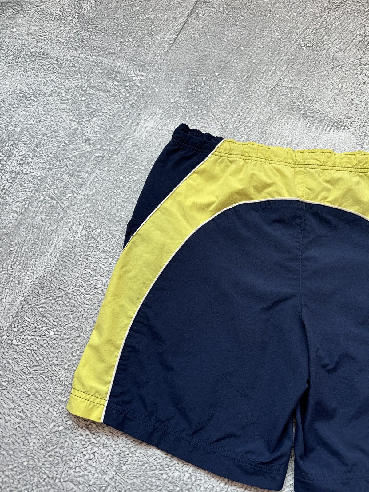Nike Nike Vintage Y2K Nylon Track Shorts Swoosh Size S Size US 30 / EU 46 - 10 Thumbnail