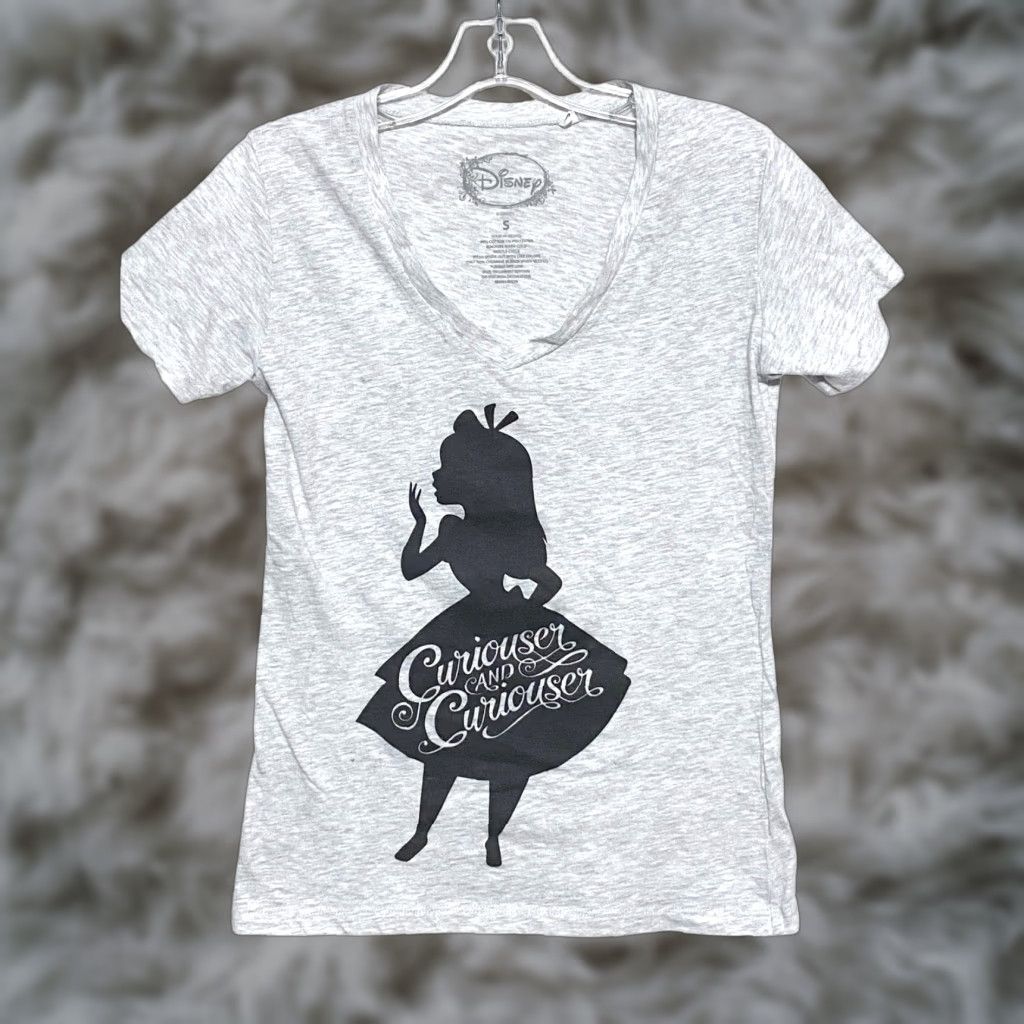 Disney Disney Alice In Wonderland Curiouser And Curiouser silhouette Shirt Womens S T-Shirt Gray Regular Size S Women Mens, Girls, Womens Size S / US 4 / IT 40 - 1 Thumbnail