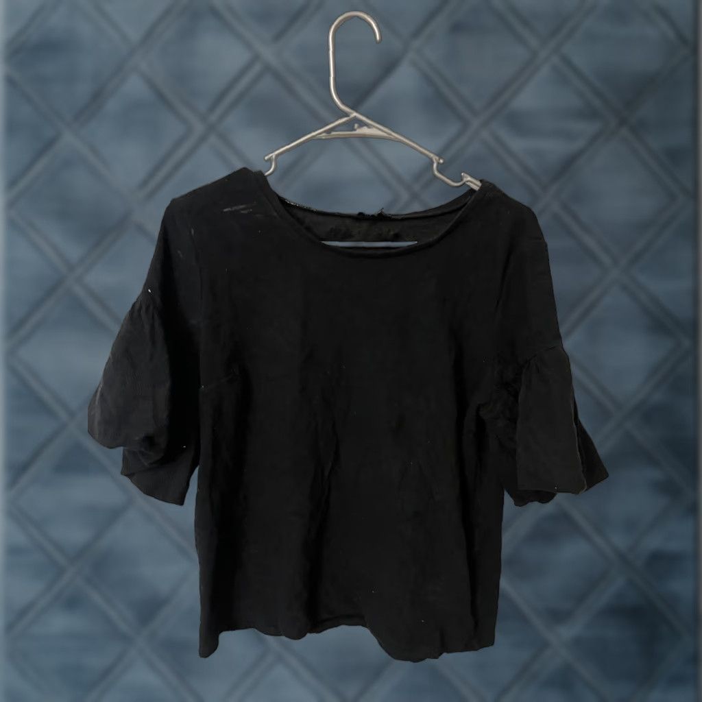 Express VINTAGE Express Black Puff Sleeve Textured Top Women’s M Short Sleeve Size M / US 6-8 / IT 42-44 - 1 Thumbnail