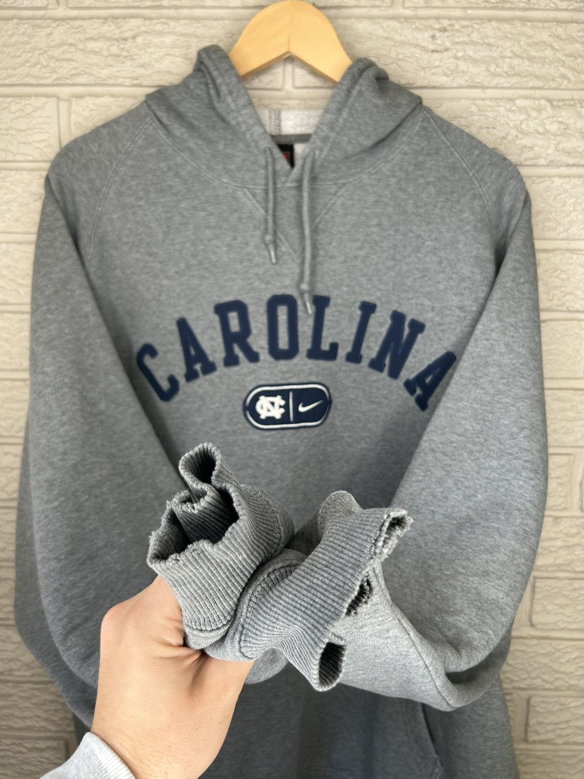 Nike Vintage Nike North Carolina Embroidered Hoodie Size US XL / EU 56 / 4 - 6 Thumbnail