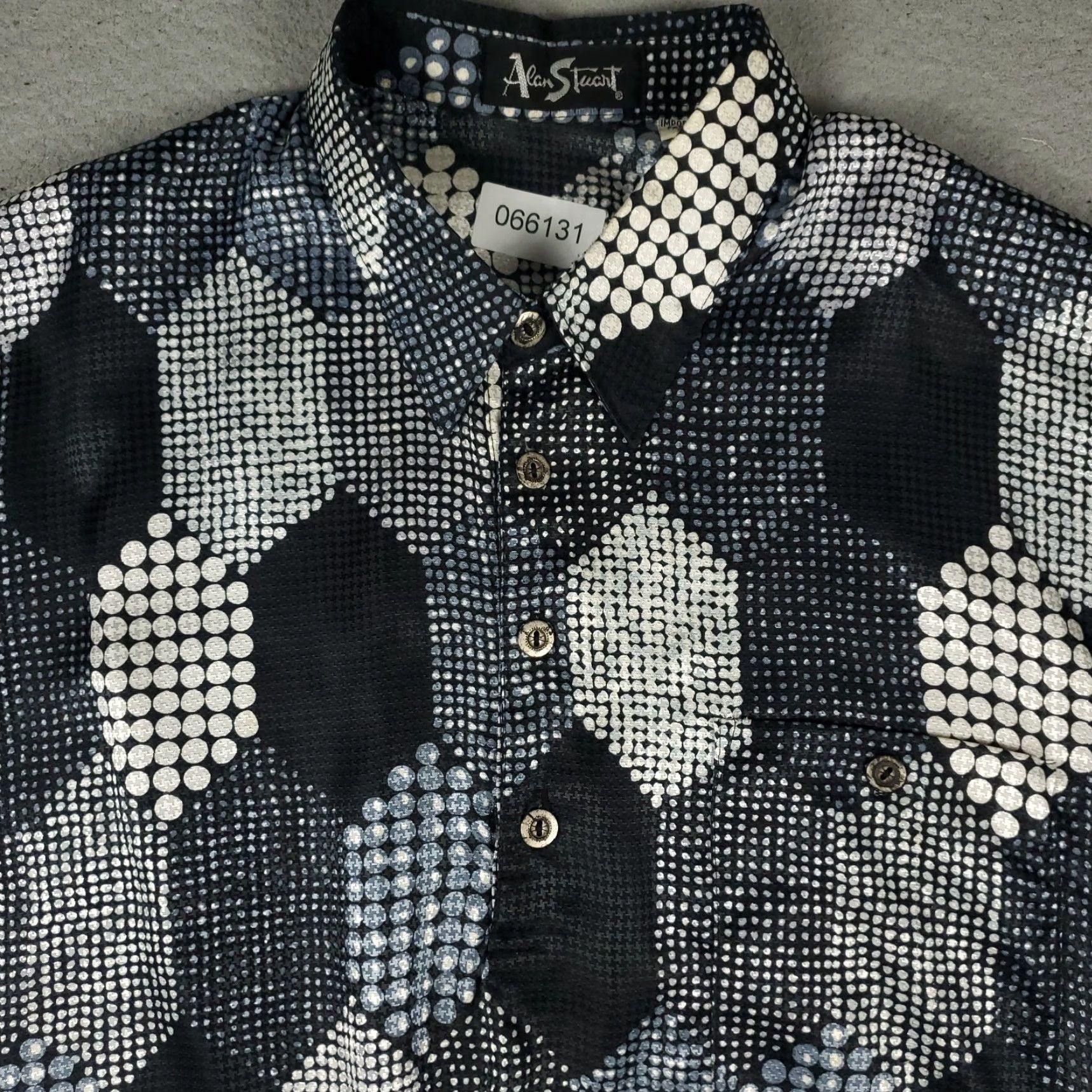 Vintage VINTAGE Alan Stuart Polo Shirt Mens XL Black Geometric Short Sleeve Button Collared Logo Modern Retro Classic Preppy Size US XL / EU 56 / 4 - 2 Thumbnail
