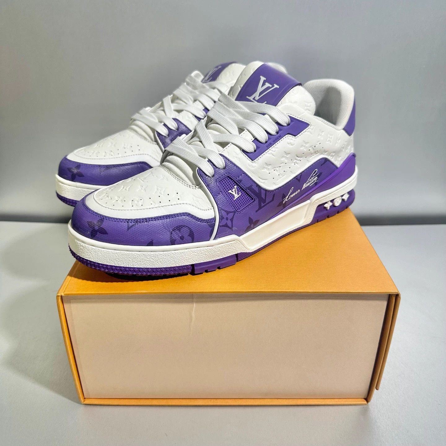 Louis Vuitton Louis Vuitton Trainer White Purple 9/43 Velcro Mint Size US 9 / EU 42 - 9 Thumbnail