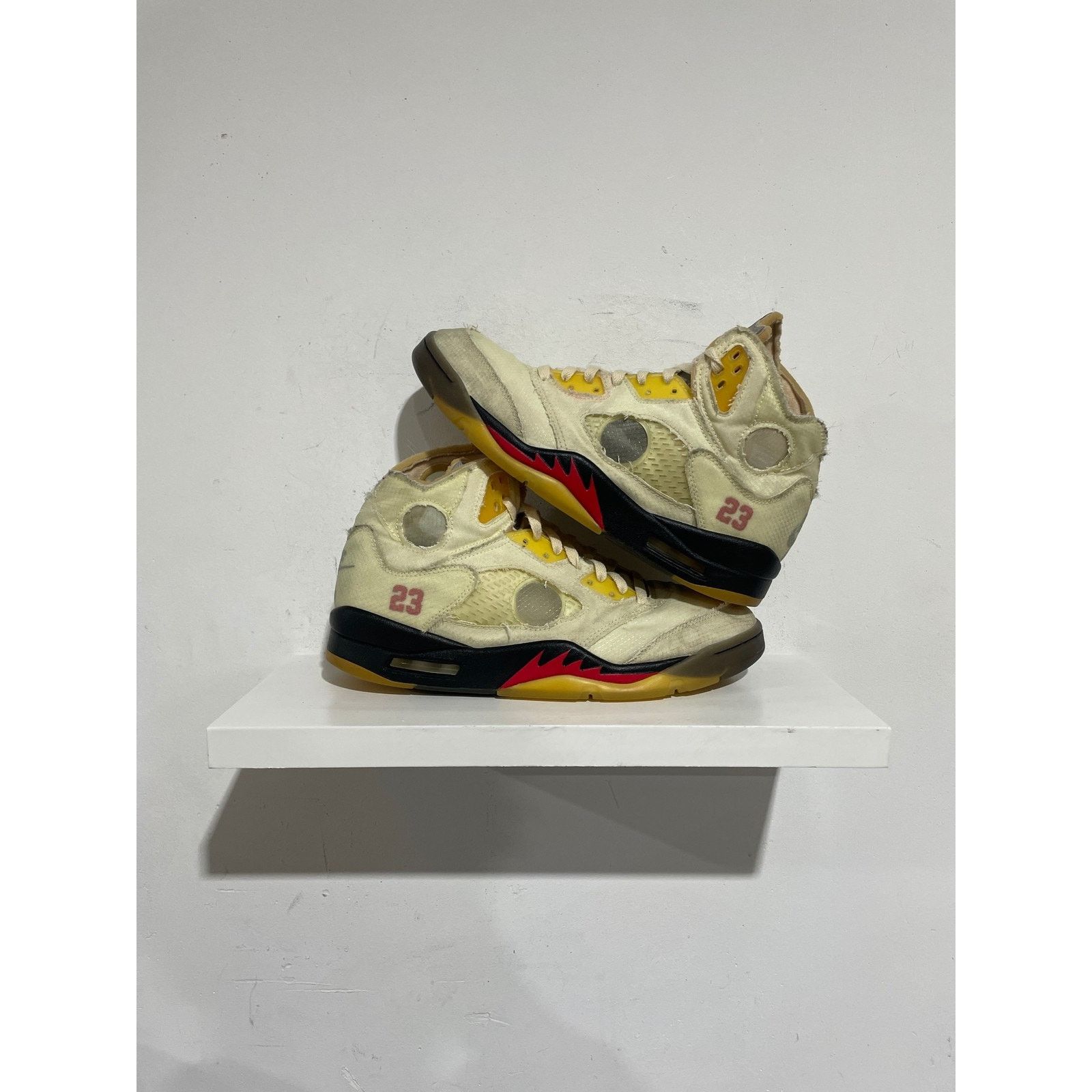 Nike JORDAN 5 RETRO OFF-WHITE SAIL SIZE 11 PREOWNED Size US 11 / EU 44 - 1 Thumbnail