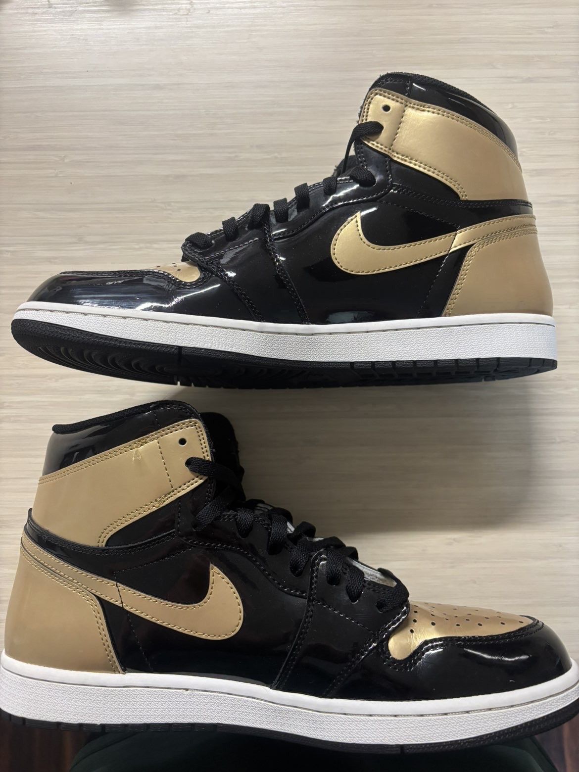 Jordan Brand Jordan 1 High Patent Gold Toe Size US 13 / EU 46 - 2 Thumbnail