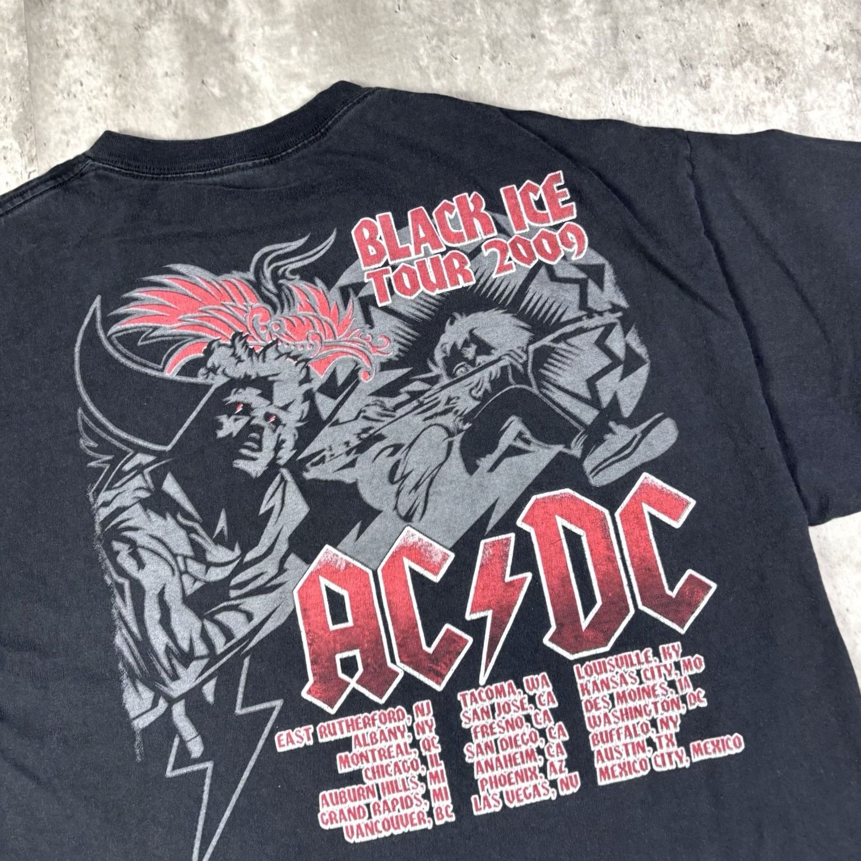Vintage Y2K AC/DC 2009 Black Ice World Tour T Shirt L Rock N Roll Mens Size US L / EU 52-54 / 3 - 6 Thumbnail