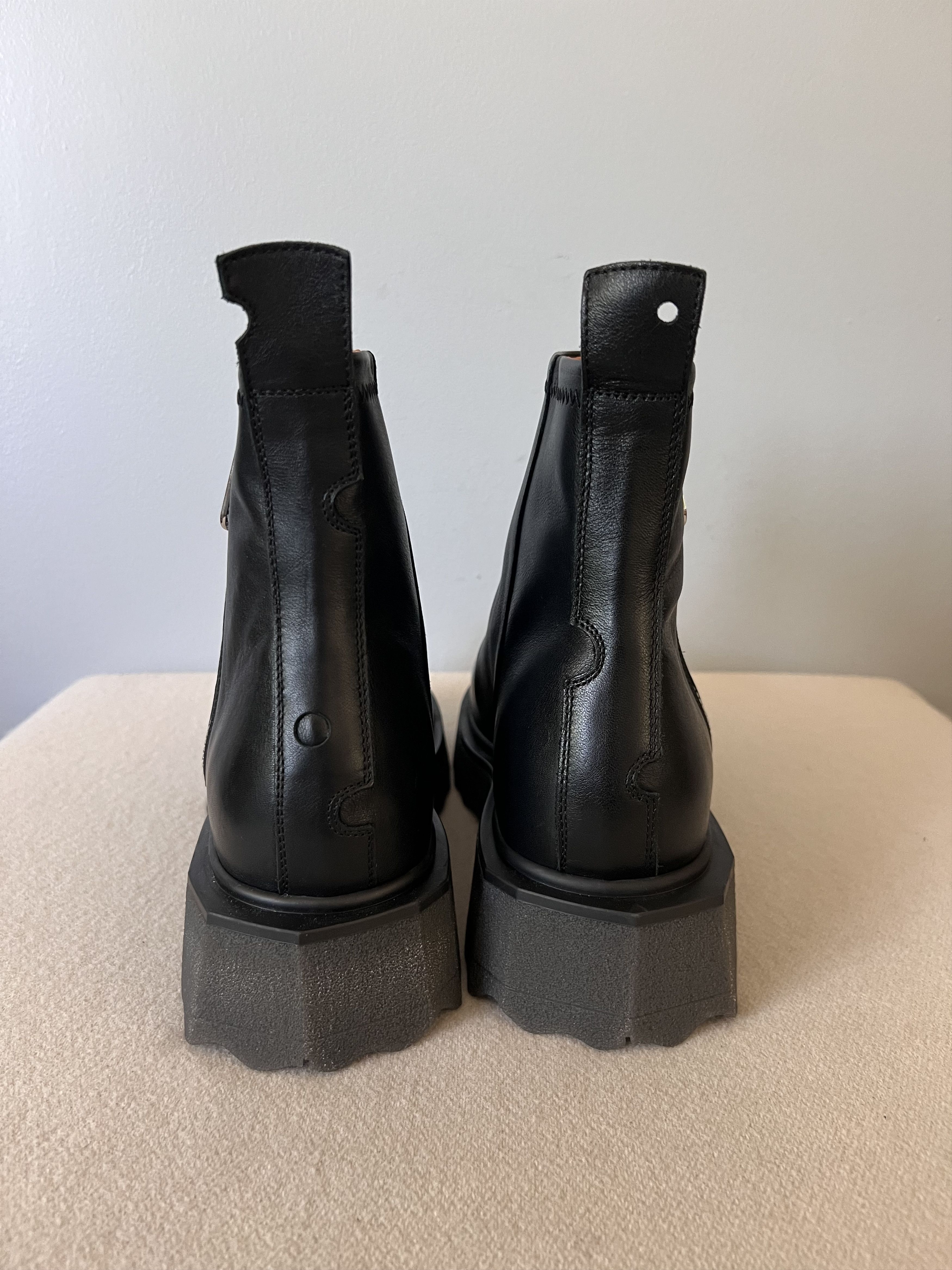 Off-White Off White Leather Sponge Zip Boots in Black Leather Size US 8 / EU 41 - 5 Thumbnail