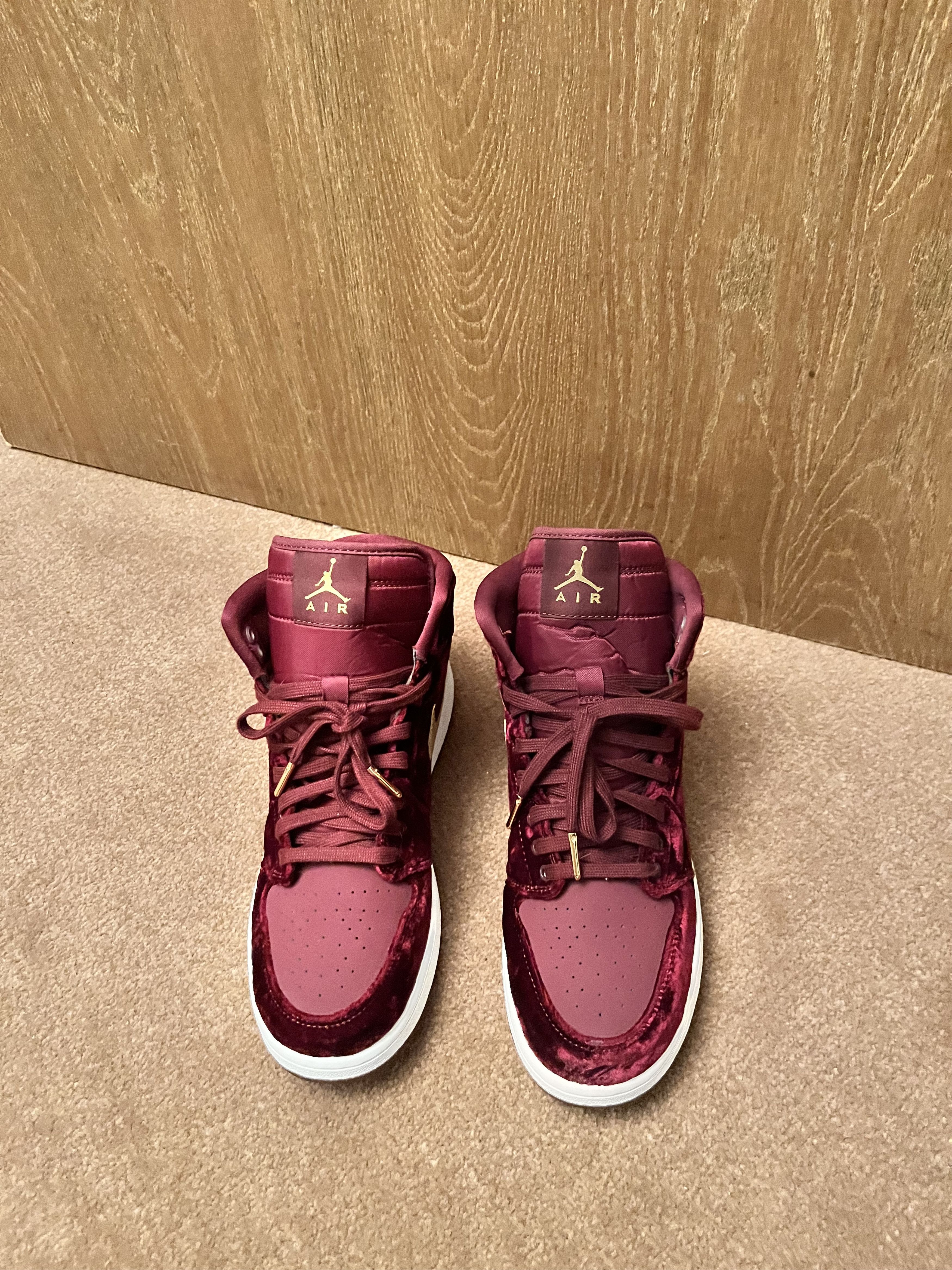 Jordan Retro Heiress Night Maroon