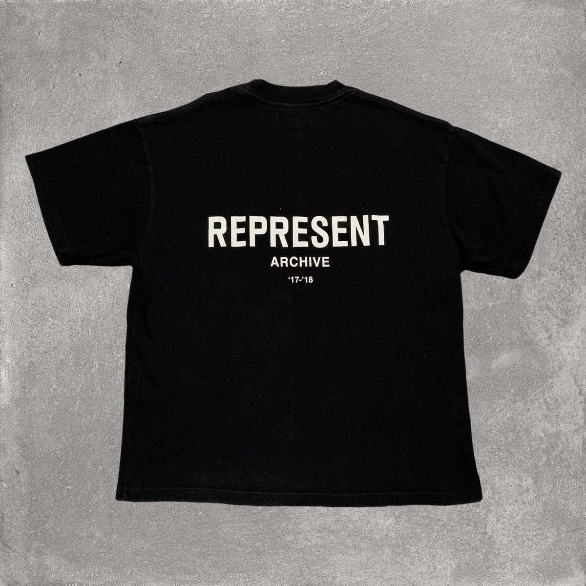 Represent Clo. Represent Large British Archive Jet Black Tee Size US L / EU 52-54 / 3 - 2 Thumbnail