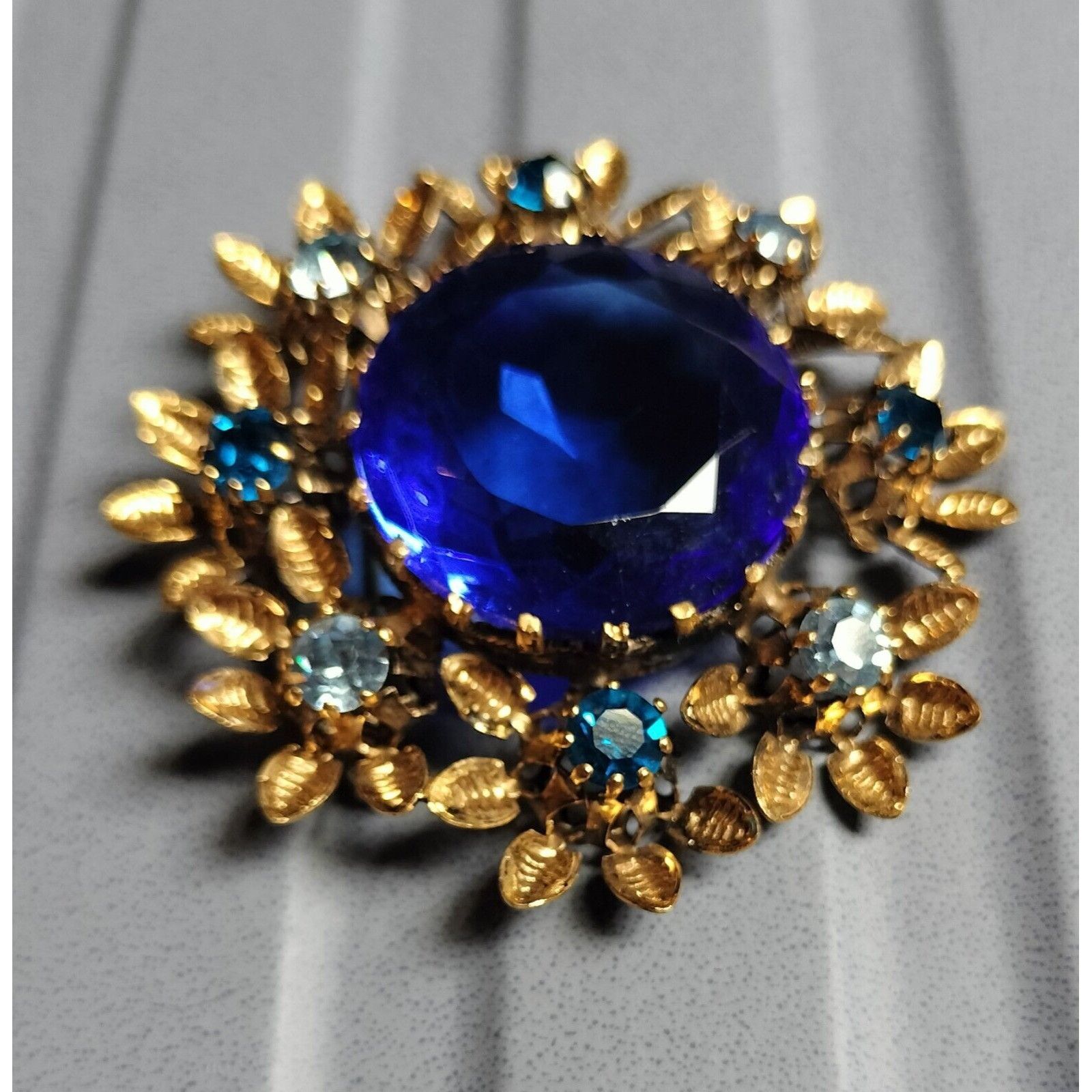Vintage Vintage Austrian Brooch Crystal Ornate Gold Tone Blue Glass Size ONE SIZE - 4 Thumbnail
