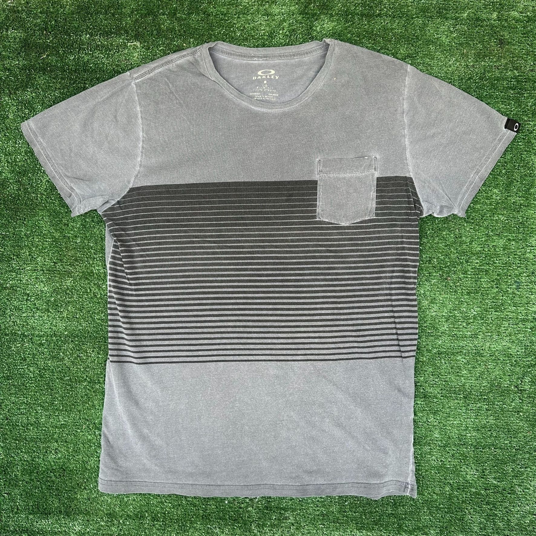 Oakley Oakley Icon Stripe Gradient Pocket T-Shirt Gorpcore Surf Ska Size US L / EU 52-54 / 3 - 1 Thumbnail