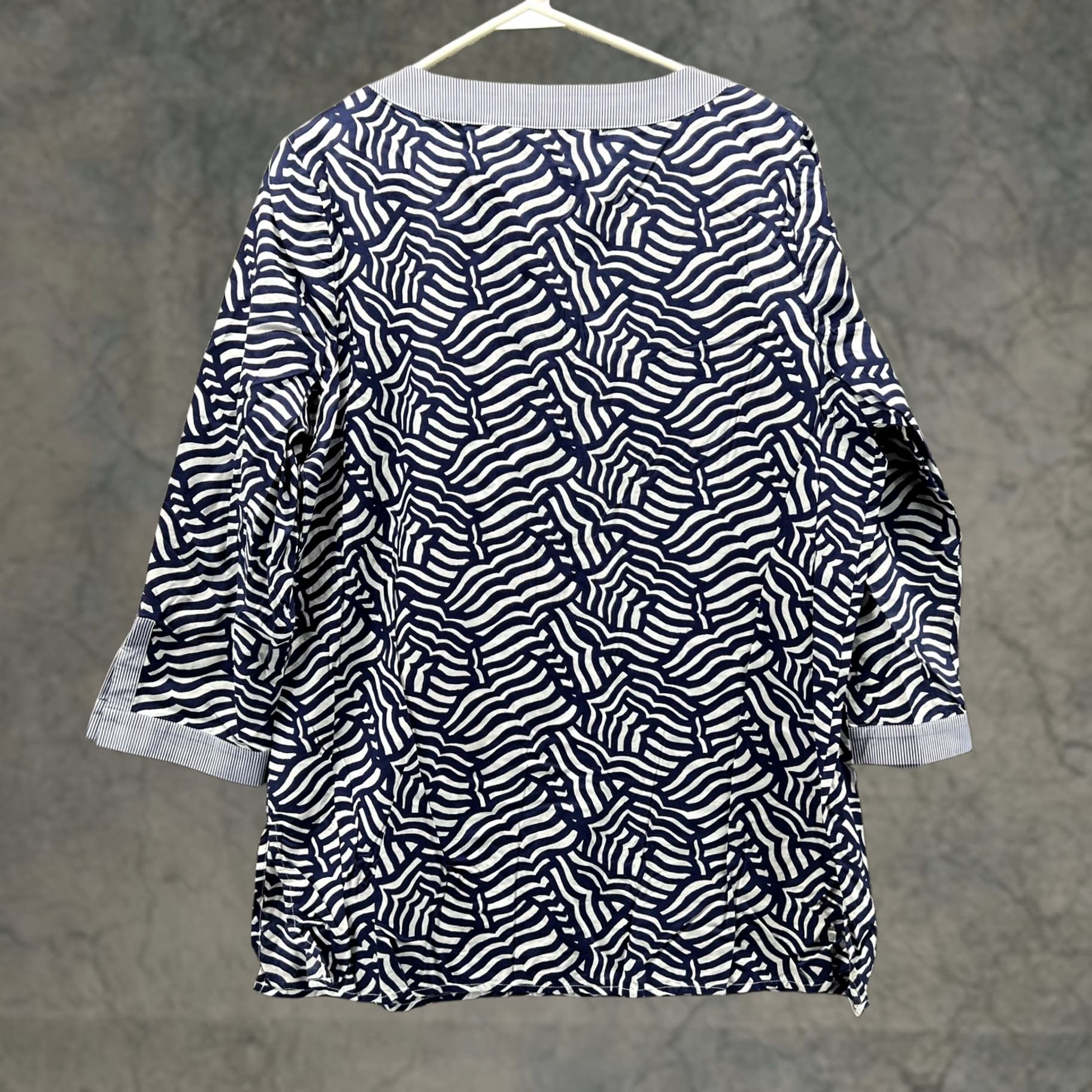 Vineyard Vines Vineyard Vines Blouse Tunic Womens Medium Blue Stripe V Neck 3/4 Sleeve Top Size M / US 6-8 / IT 42-44 - 1 Thumbnail