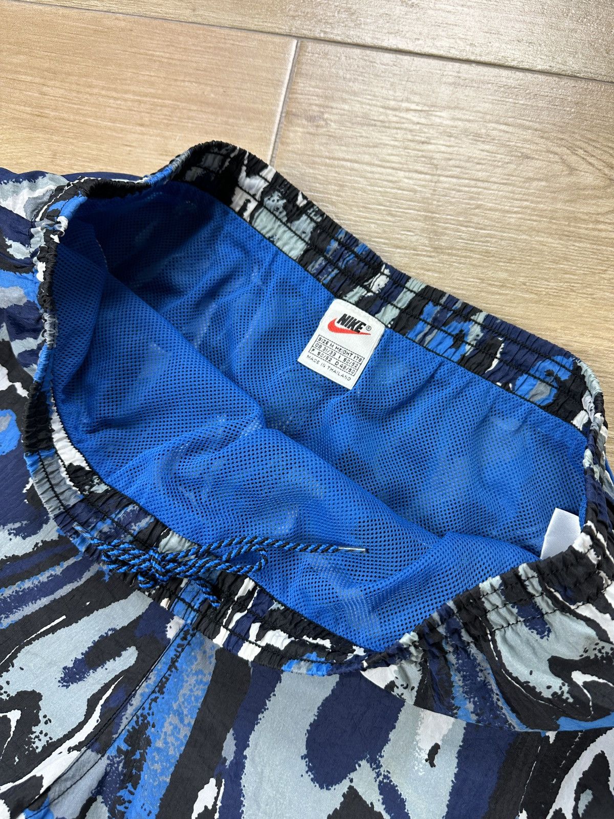 Nike × Vintage Vintage 90’s Nike Nylon Abstract All Over Print Swim Shorts Size US 32 / EU 48 - 8 Thumbnail