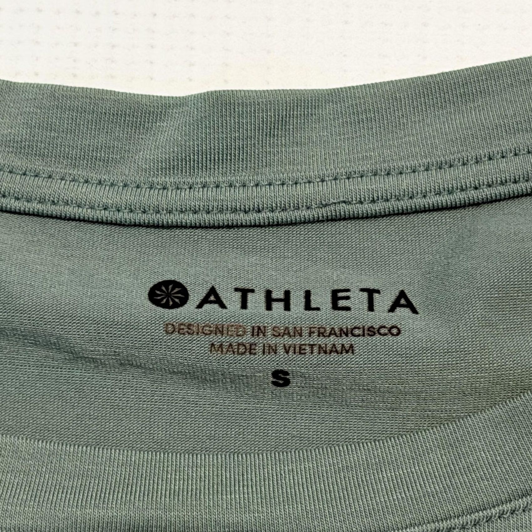 Athleta Athleta Shirt Womens Small Green Short Sleeve Twist Front Lightweight Top Size S / US 4 / IT 40 - 4 Thumbnail