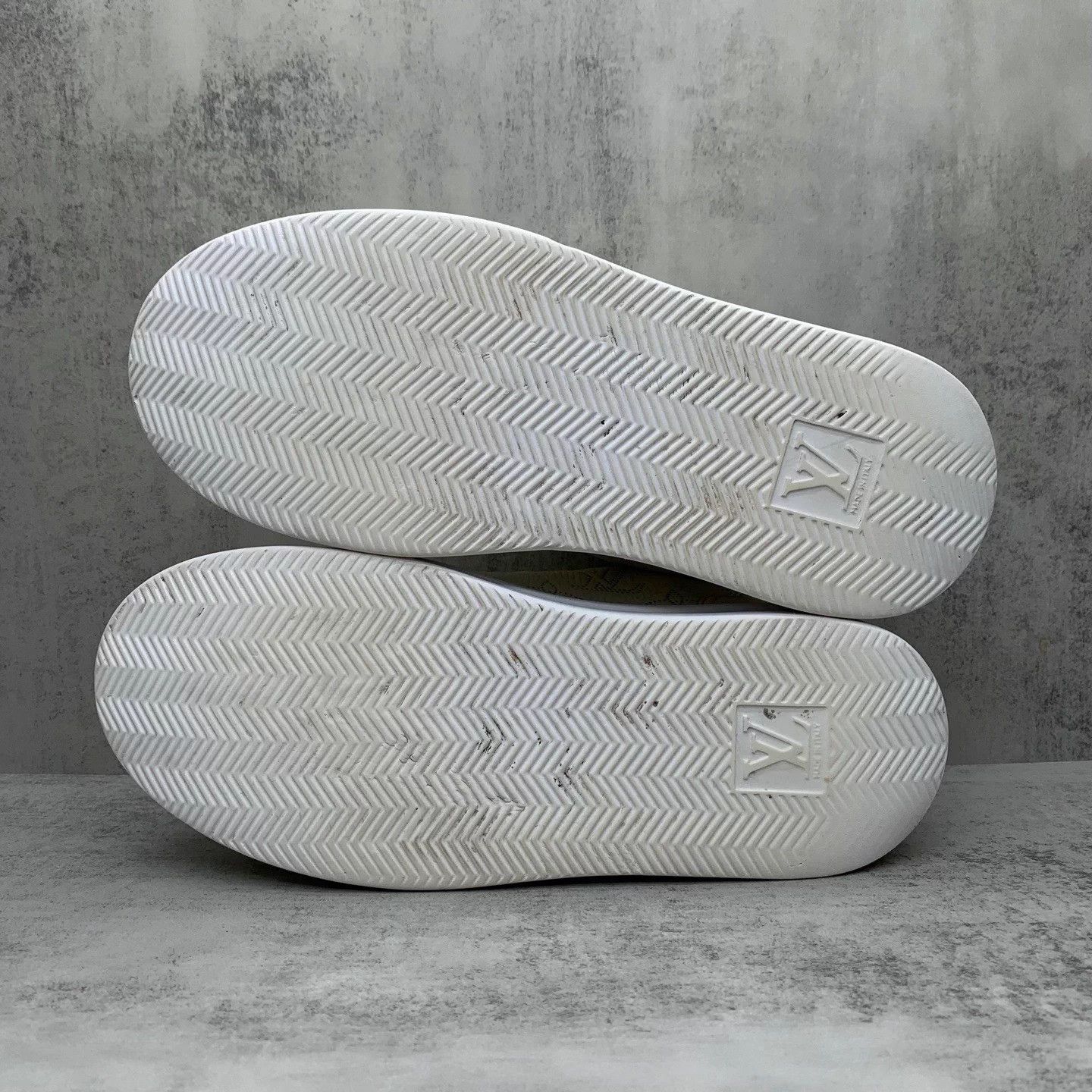 Louis Vuitton Louis Vuitton White Monogram Sneakers 41 Size US 8 / EU 41 - 7 Thumbnail