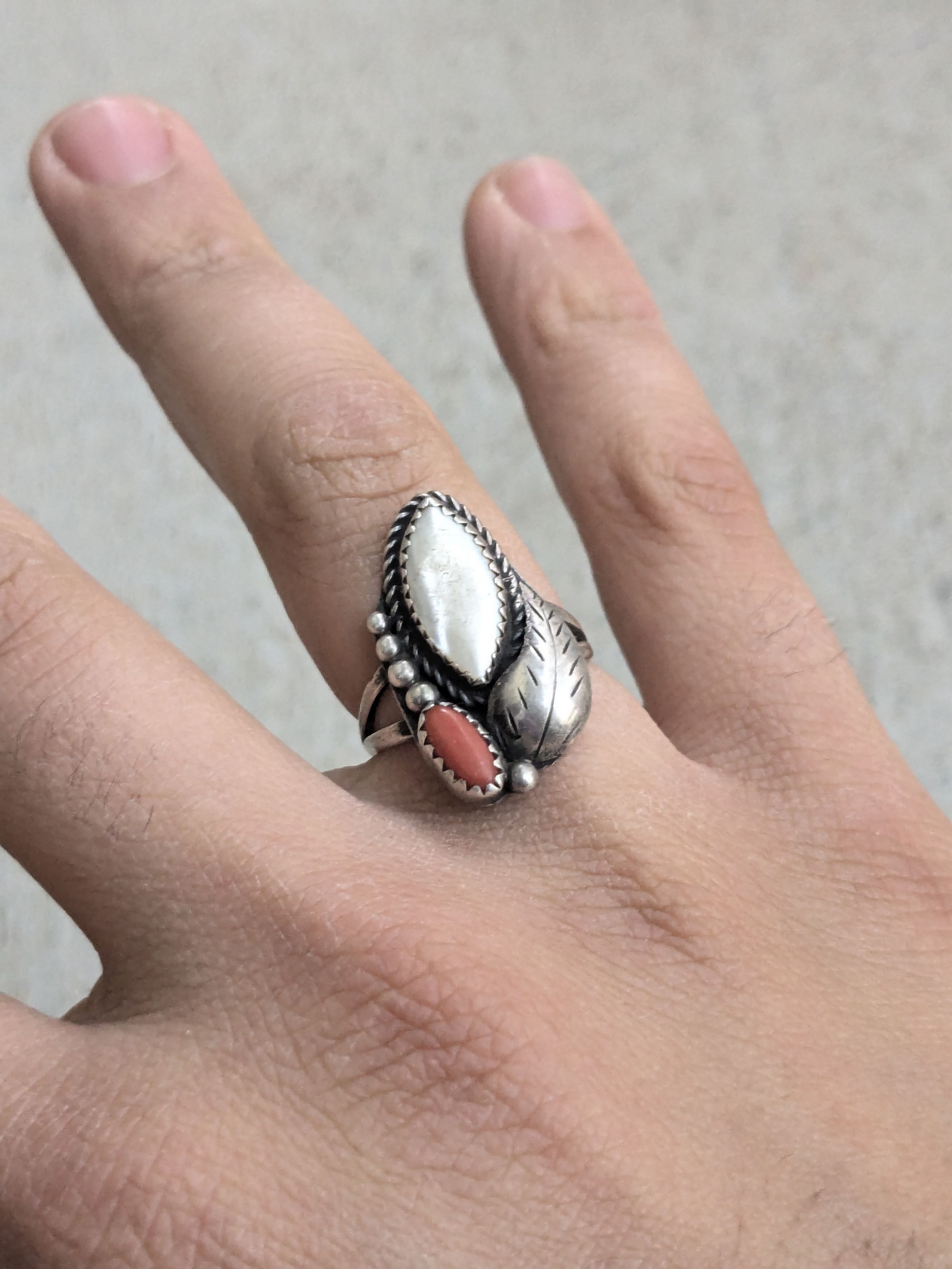 Jewelry × Sterling Silver Vintage Sterling Silver Ring MOP Coral 7.25 Native Size ONE SIZE - 8 Thumbnail