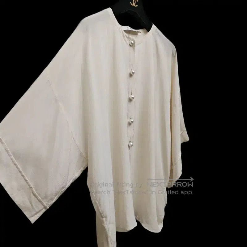 Givenchy Givenchy Summer Cream Silk Short Sleeve Top . Size XS / US 0-2 / IT 36-38 - 3 Thumbnail
