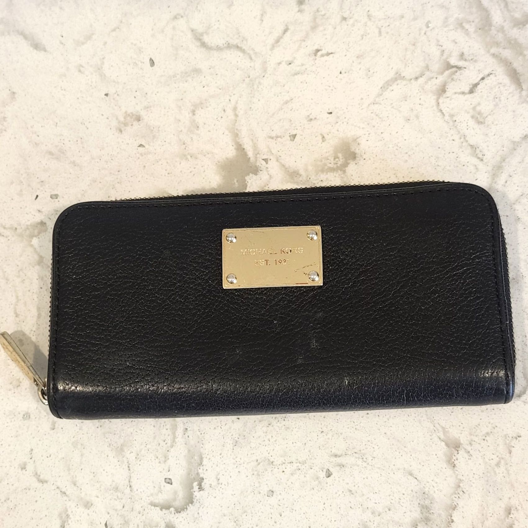 Michael Kors Michael Kors Wallet Black Leather Zip-Around Gold Plate Logo Womens S Small Used Condition Size ONE SIZE - 2 Thumbnail