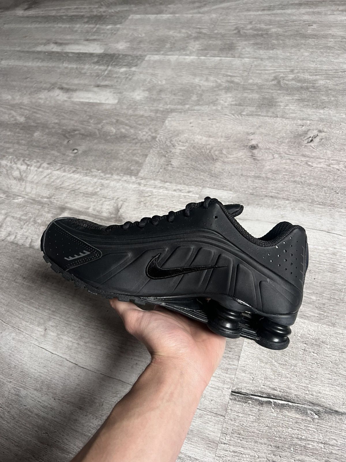 Nike Nike Shox R4 Triple Black Matte Size US 8 / EU 41 - 4 Thumbnail