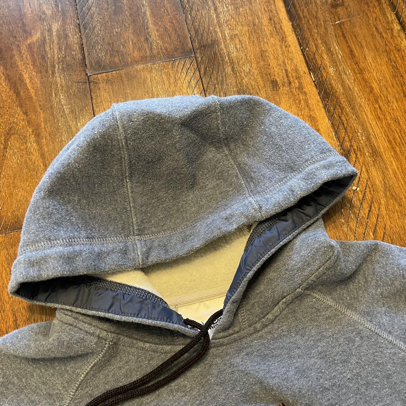 Disney Walt Disney World Hoodie S Pooh Tigger Eeyore 100 Acre Size US S / EU 44-46 / 1 - 4 Thumbnail
