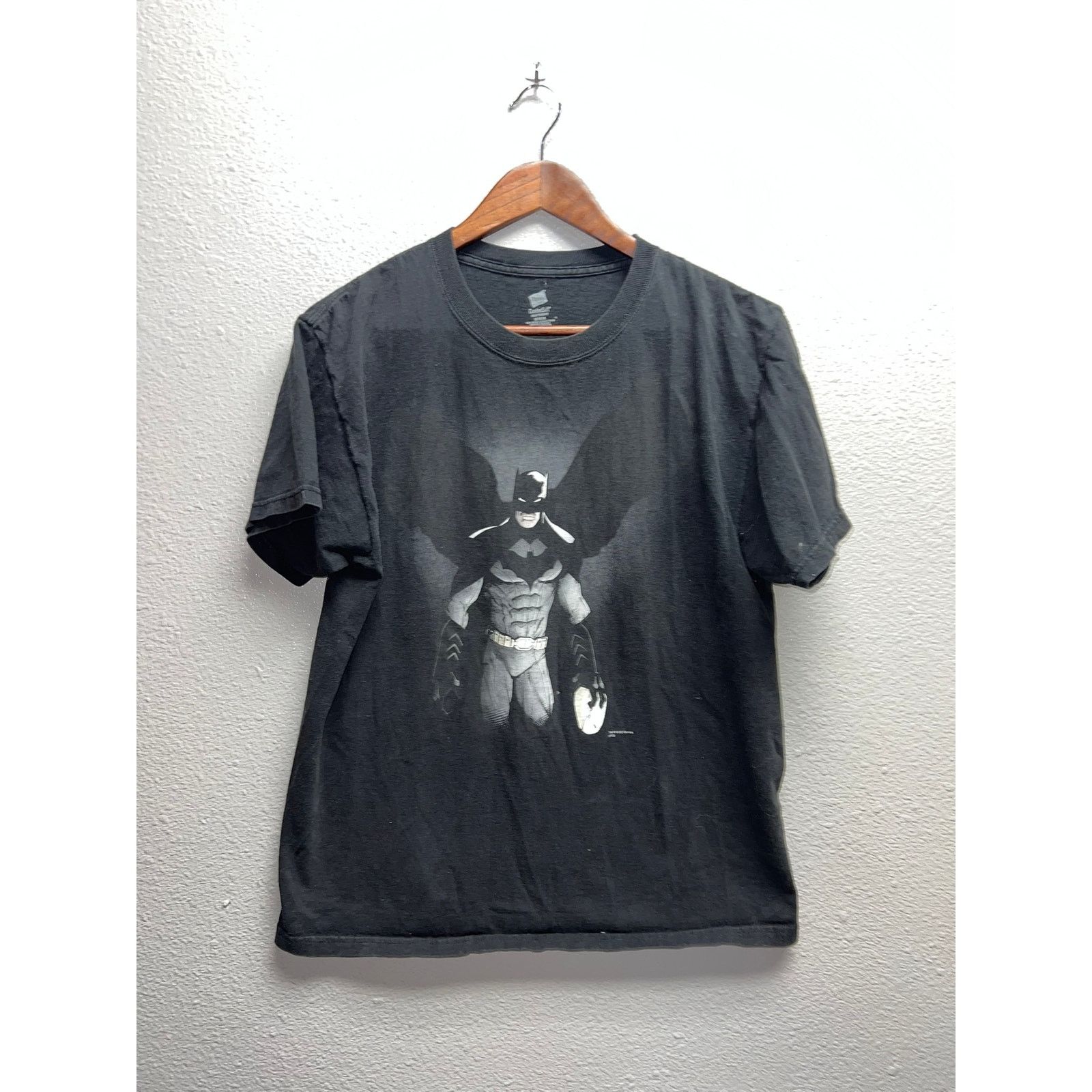 Hanes Batman The Dark Knight Shirt 2013 DC Comics Black Tee Medium Size US M / EU 48-50 / 2 - 1 Thumbnail