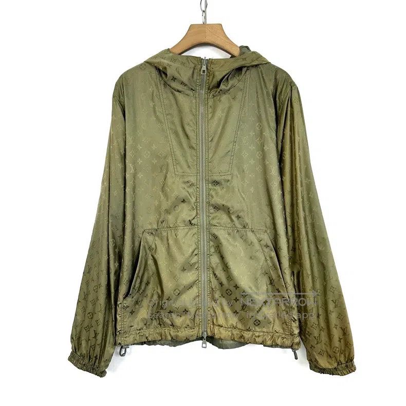 Louis Vuitton Louis Vuitton Green full-print presbyo-pin nylon reversibl Size US M / EU 48-50 / 2 - 1 Thumbnail