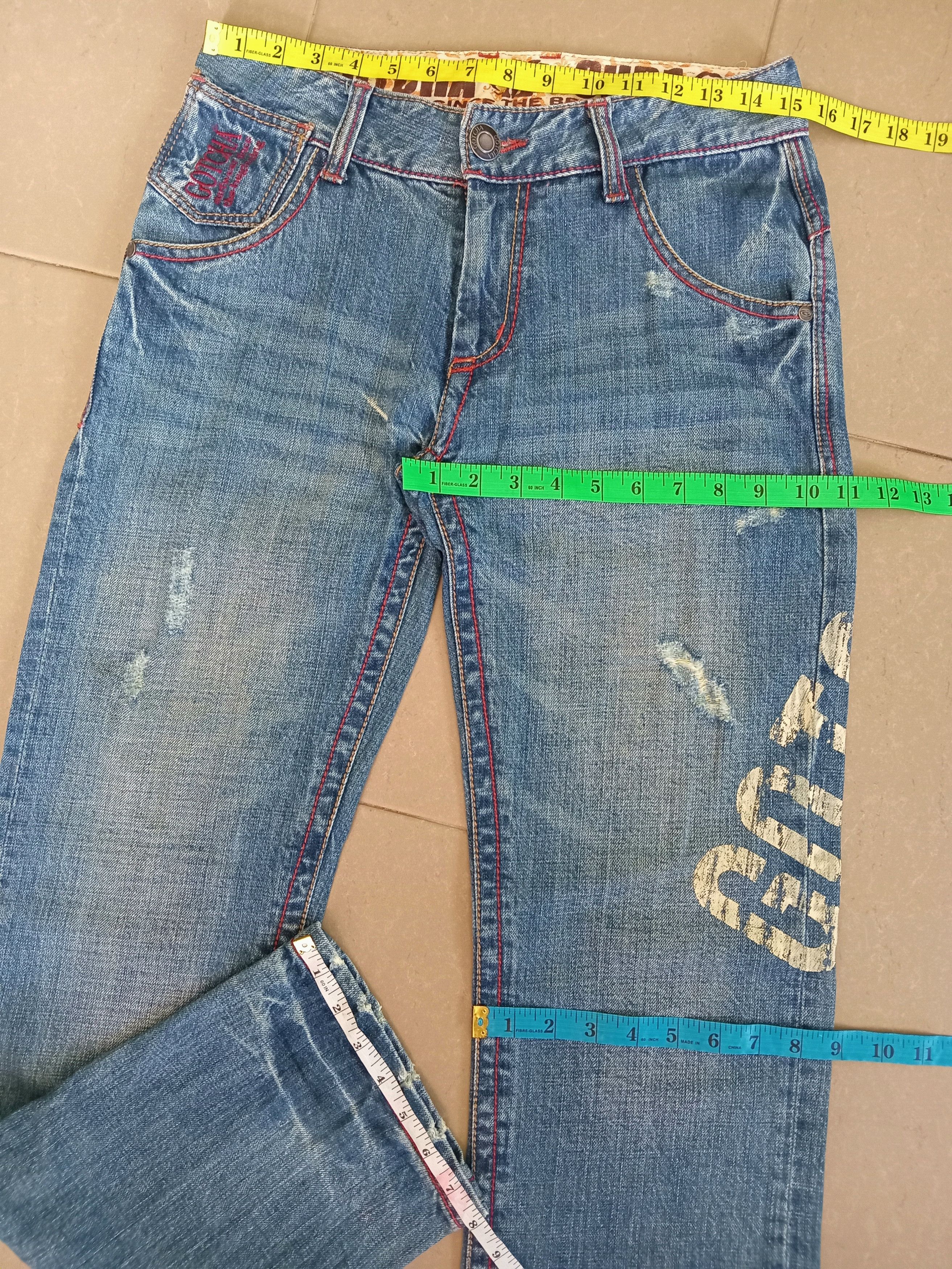 Gotcha Surfstyle Spell Out Distressed Jeans