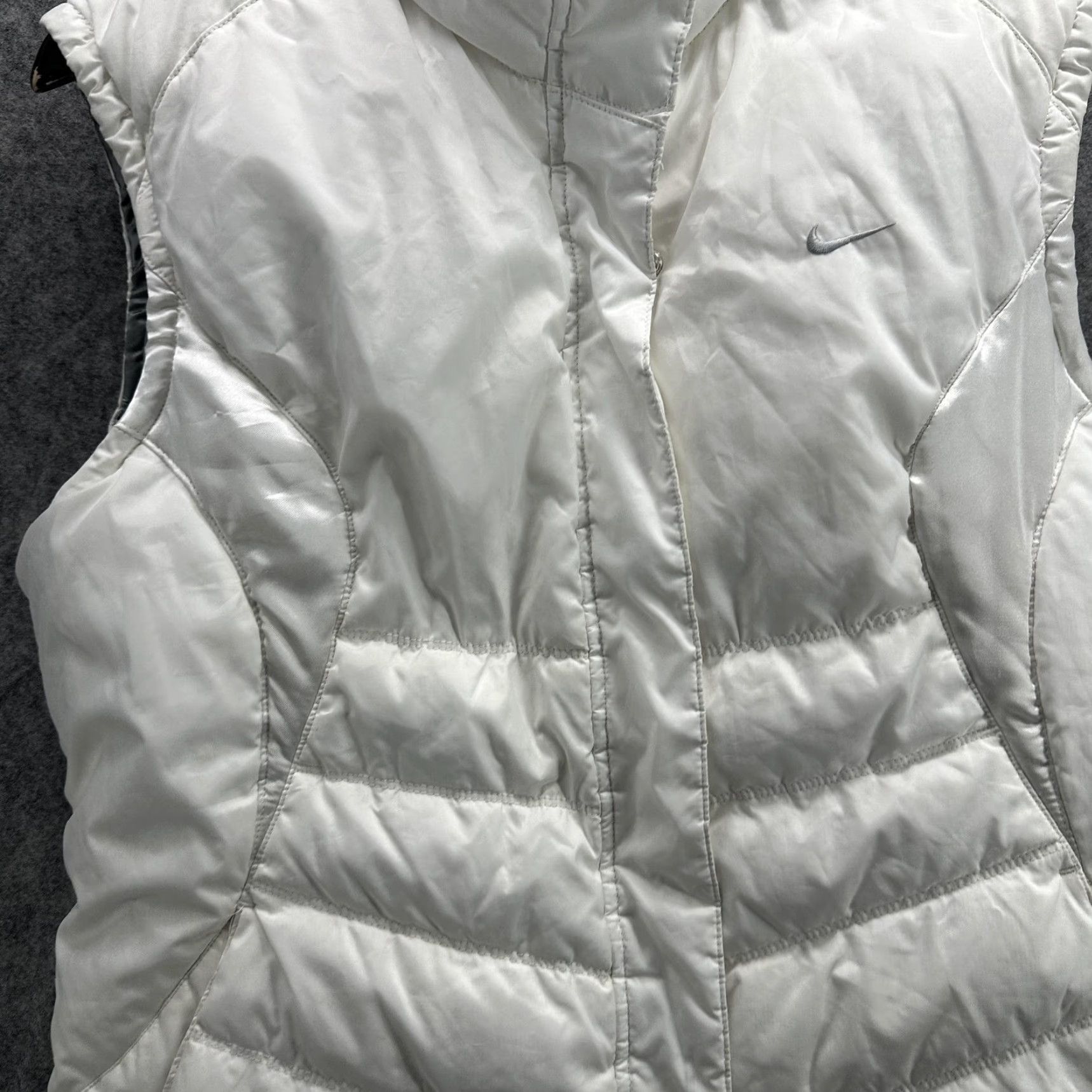 Nike VINTAGE Nike Vest Womens Large White Silver Reversible Down Puffer Zip Swoosh 213332-100 Size L / US 10 / IT 46 - 5 Thumbnail