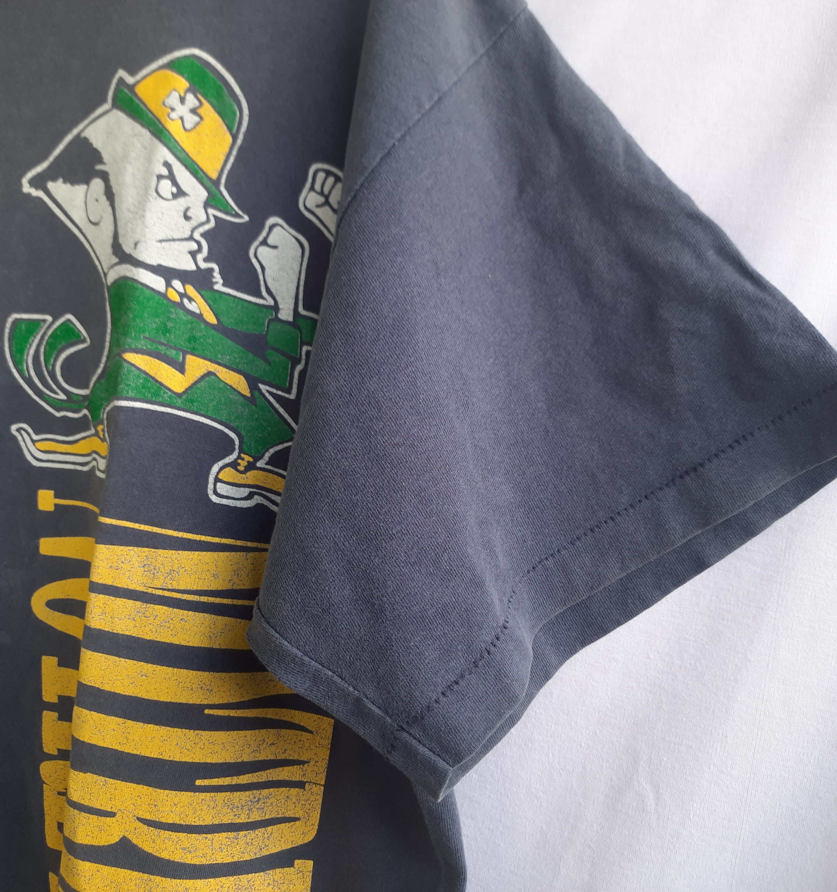 Vintage Distressed 90s Notre Dame AOP T-Shirt Single Stitch Size US L / EU 52-54 / 3 - 8 Thumbnail