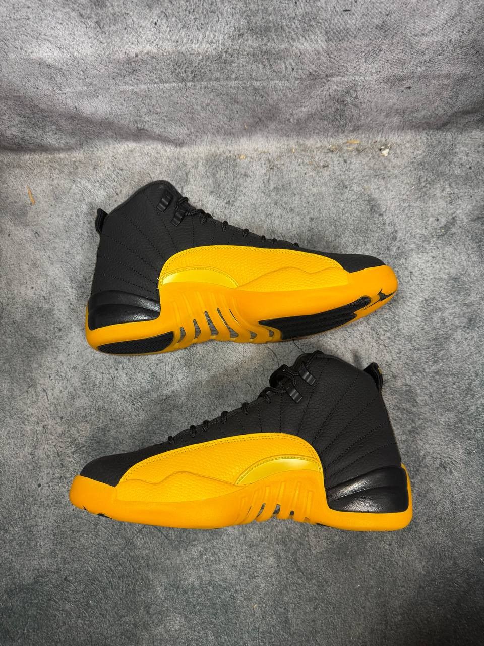 Jordan Brand Size 9 | Jordan 12 University Gold No Box | Pre-Owned Size US 9 / EU 42 - 6 Thumbnail