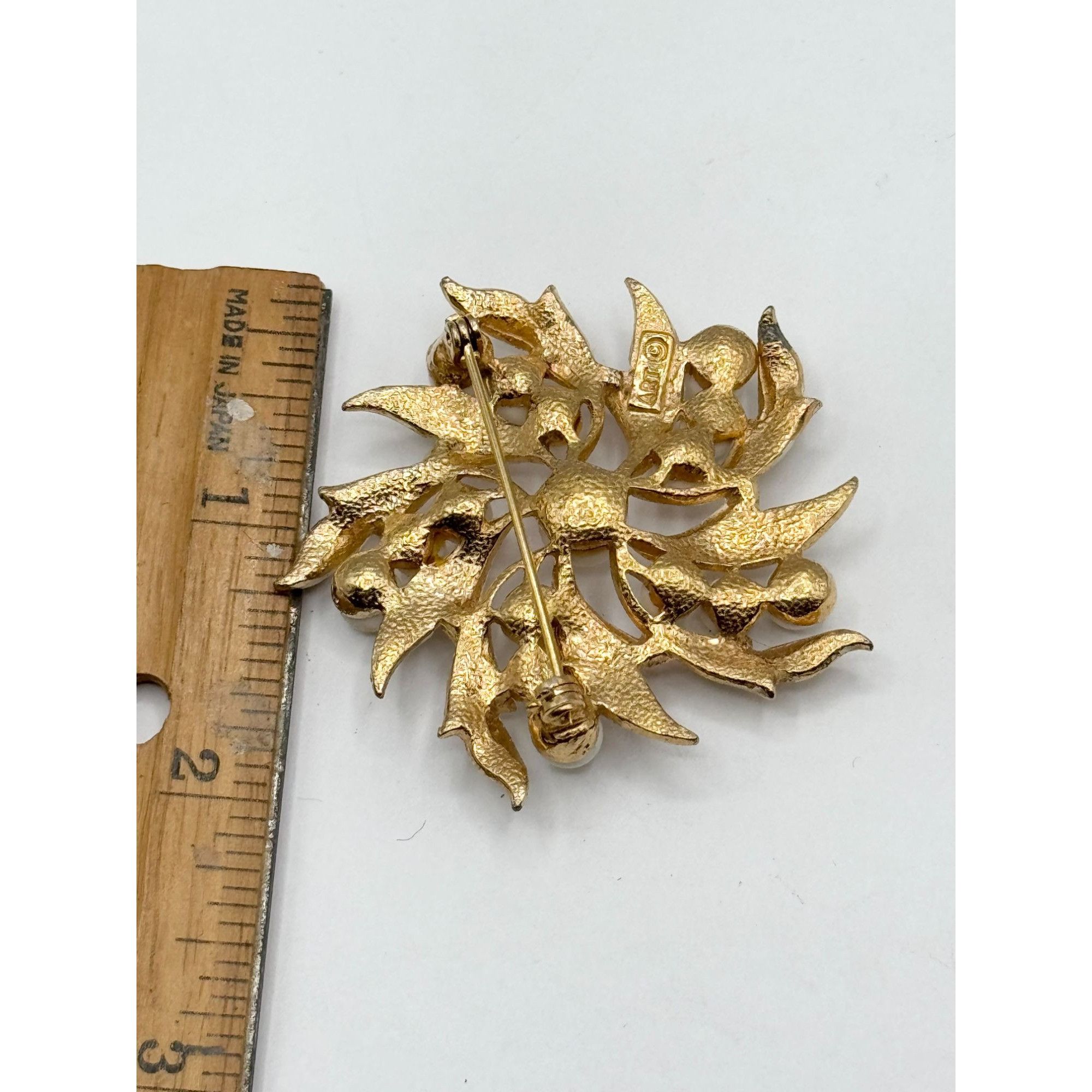 Other Vintage Signed ART Arthur Pepper white beaded flower brooch Size ONE SIZE - 4 Thumbnail