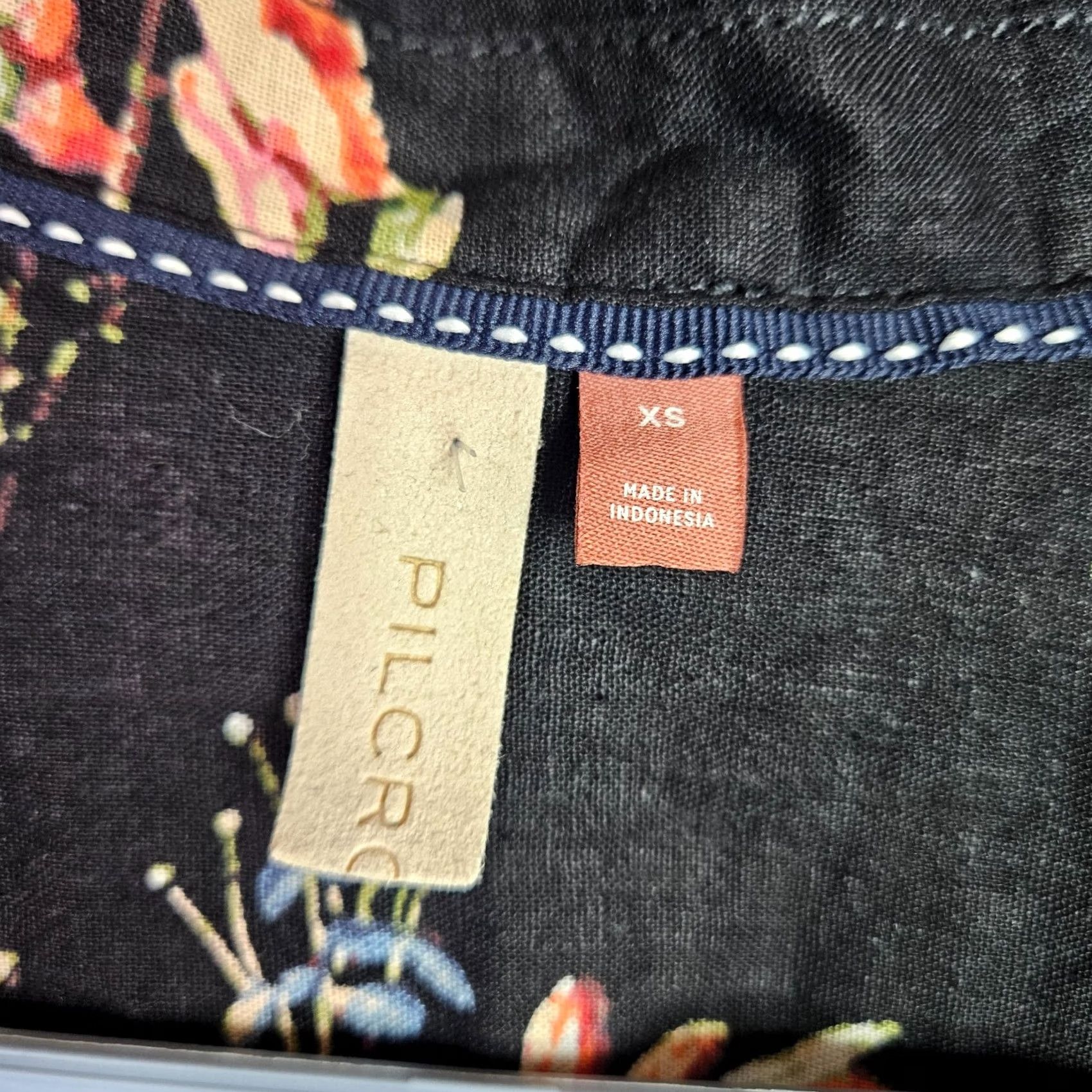 Anthropologie VINTAGE Anthropologie Pilcro Cropped Blouse Women's XS Linen Blended Wrap Tie Neckline Round Long Sleeve Floral Black Shirt Womens Size XS / US 0-2 / IT 36-38 - 5 Thumbnail