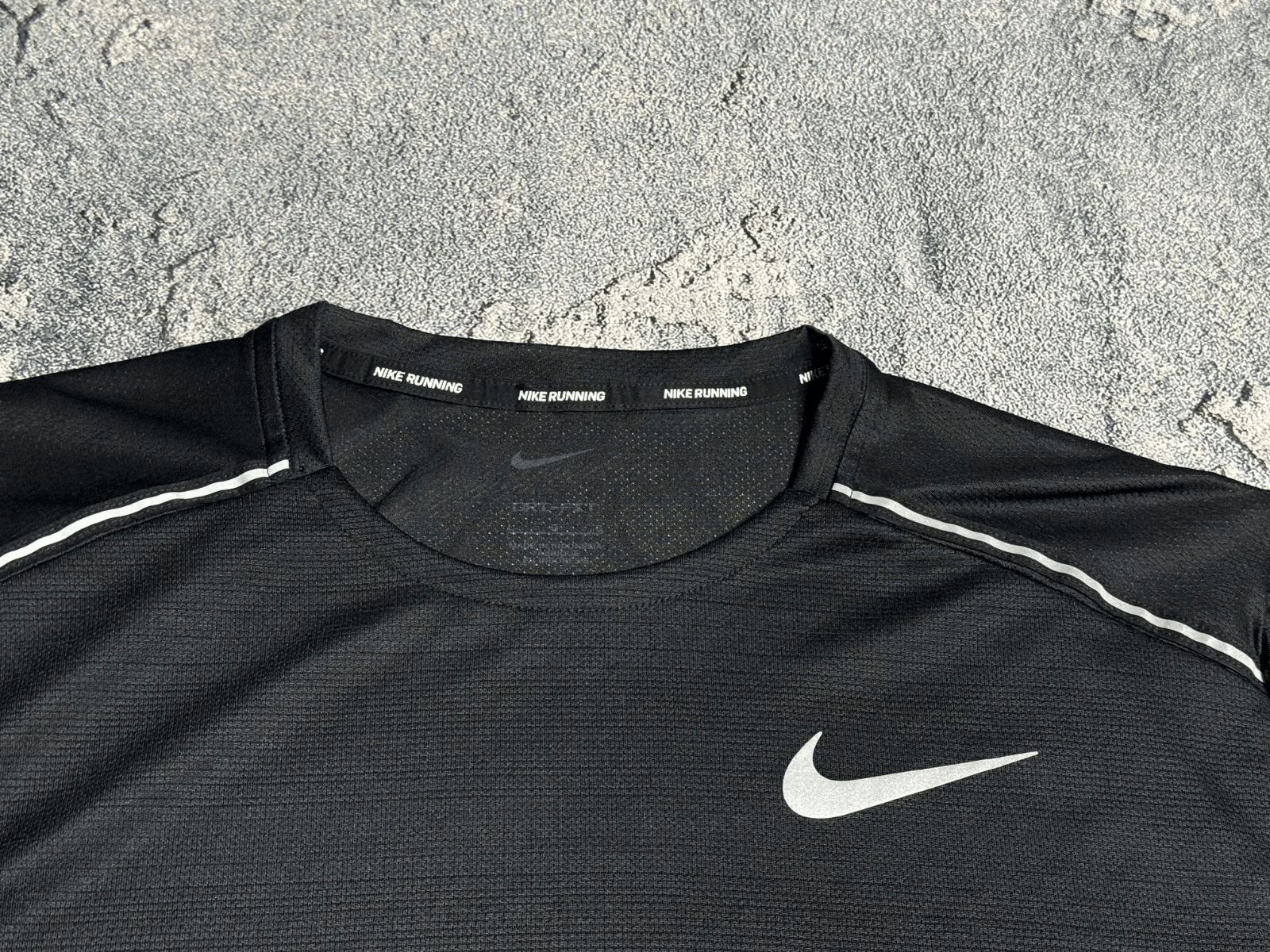 Nike Nike running men's t-shirt L Size US L / EU 52-54 / 3 - 2 Thumbnail