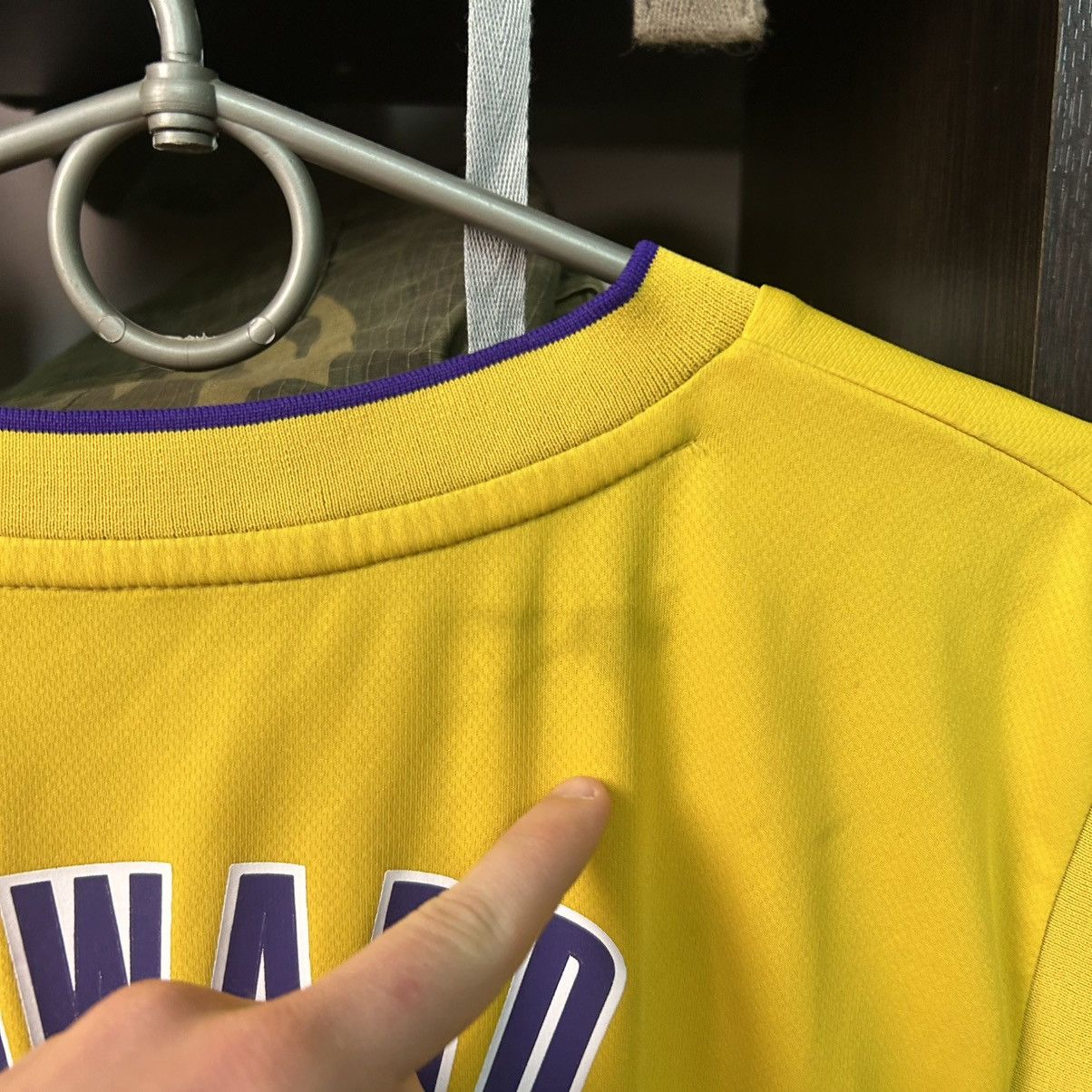 Adidas Vintage NBA Adidas Lakers 12 Howard Basketball Jersey size L Size US L / EU 52-54 / 3 - 13 Thumbnail