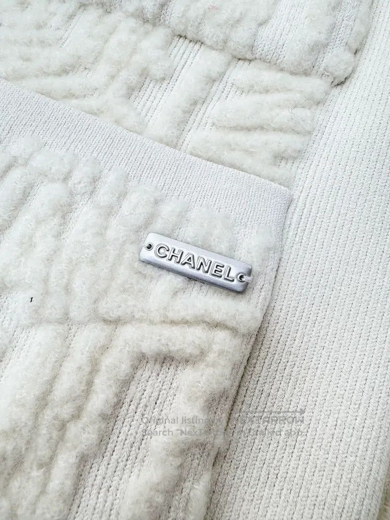 Chanel Chanel 21N Coco neige beige full-print logo long-sleeved j Size XXS / US 00 / IT 34 - 3 Thumbnail