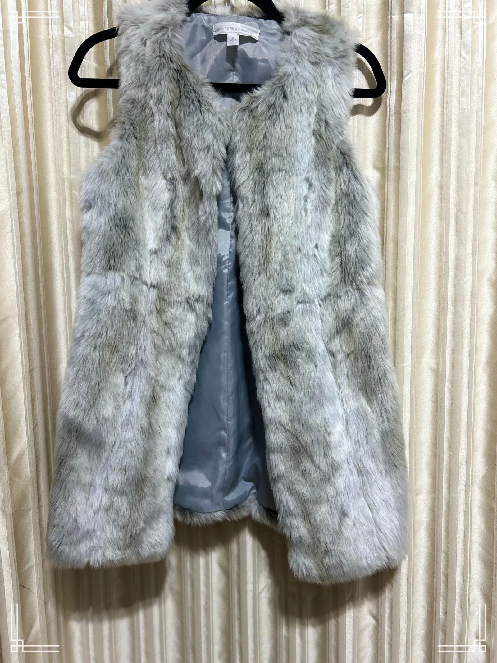 Designer New York & Company Faux Fur Vest - Gray, Size XS Size XS / US 0-2 / IT 36-38 - 4 Thumbnail