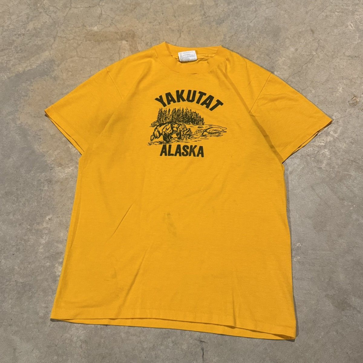 Vintage Vtg 80s Yakutat Alaska Distressed Faded Bear Tee ERD Grunge Size US S / EU 44-46 / 1 - 2 Thumbnail