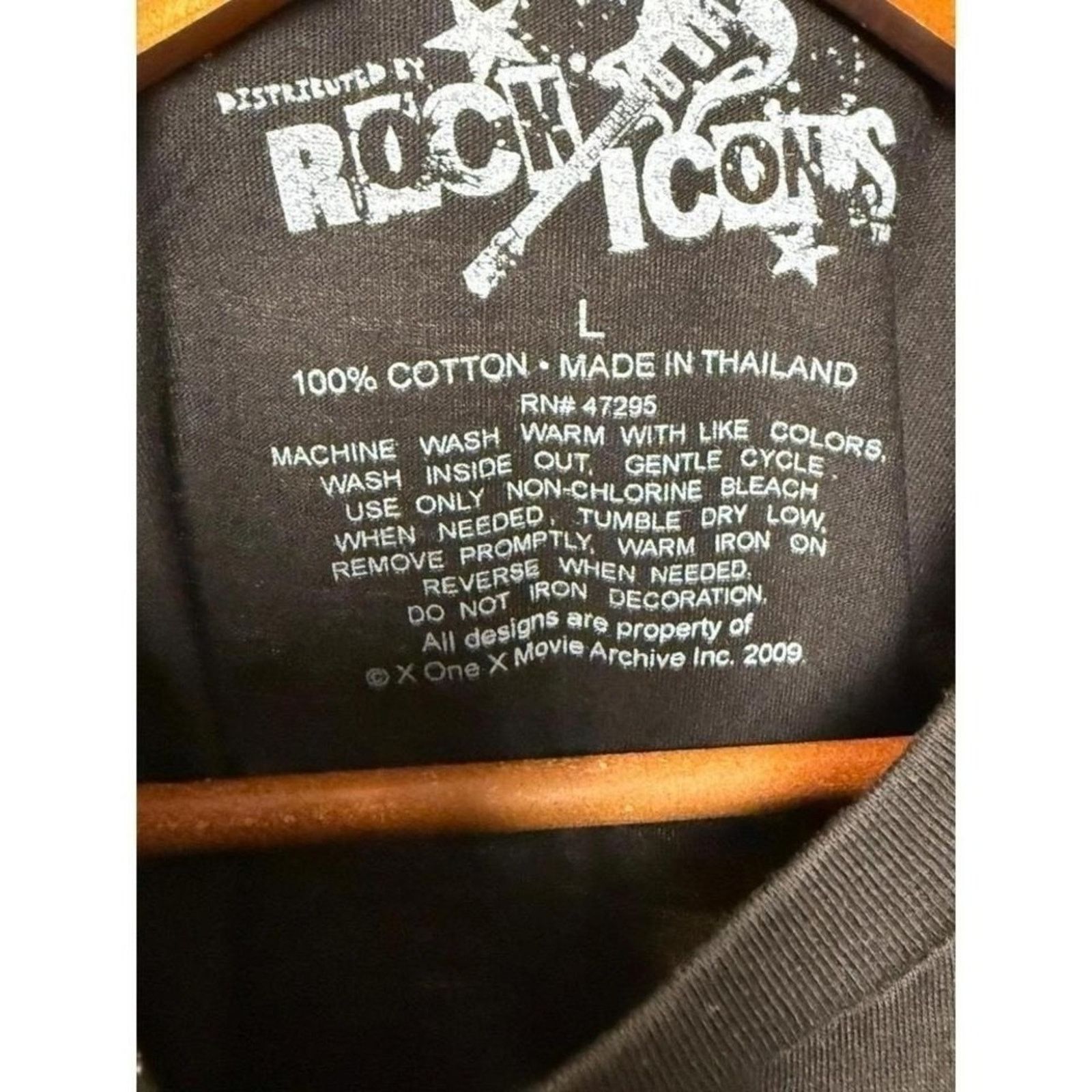 Jimi Hendrix Rock & Roll Icons Jimi Hendrix Text Portrait Tee L NWOT Size US L / EU 52-54 / 3 - 5 Thumbnail