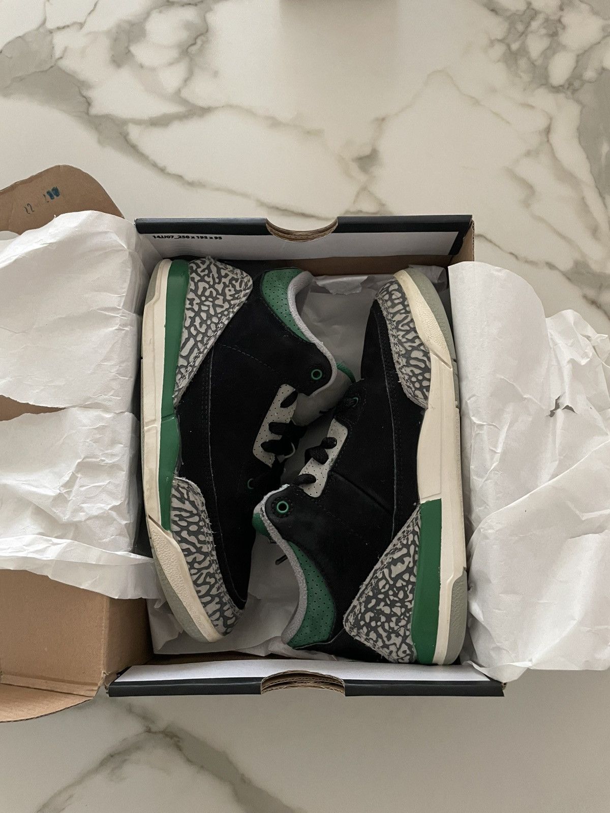 Nike Jordan 3 Retro Pine Green (PS) Size US 4.5 / IT 34.5 - 1 Thumbnail