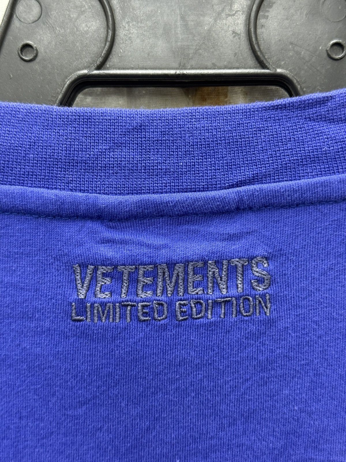 Vetements 🔥🔥💥💥STEALS VETEMENTS OVERSIZE ROYAL BLUE TAPE TEE Size US XS / EU 42 / 0 - 10 Thumbnail