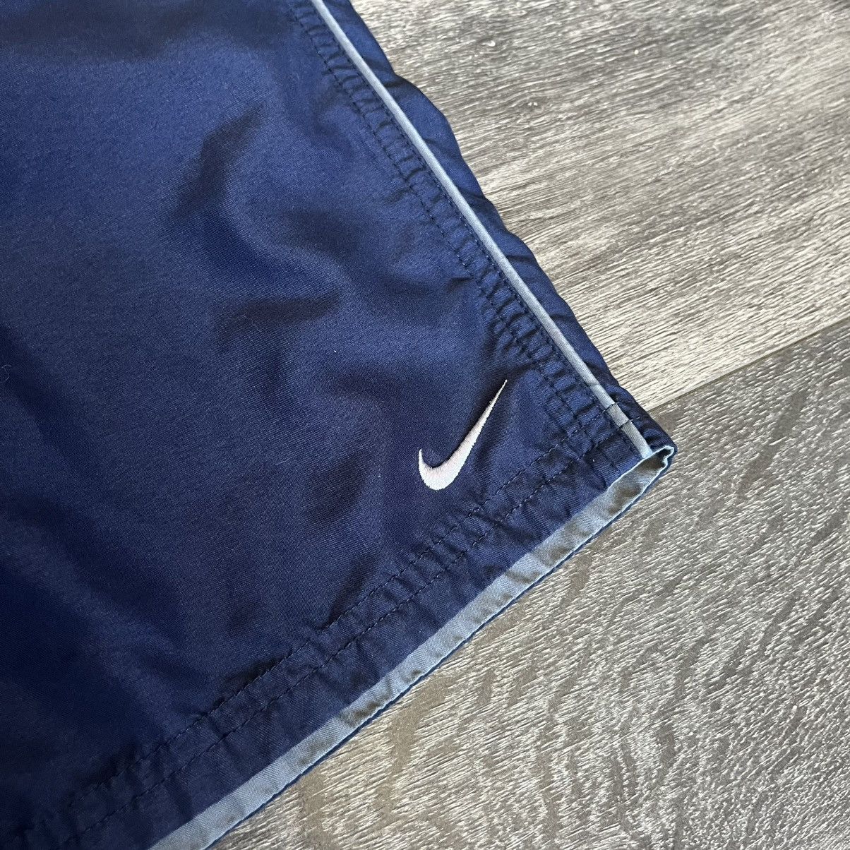 Nike Vintage 2000s Nike Basic Swoosh Logo Nylon Board Shorts Sz S Size US 32 / EU 48 - 3 Thumbnail