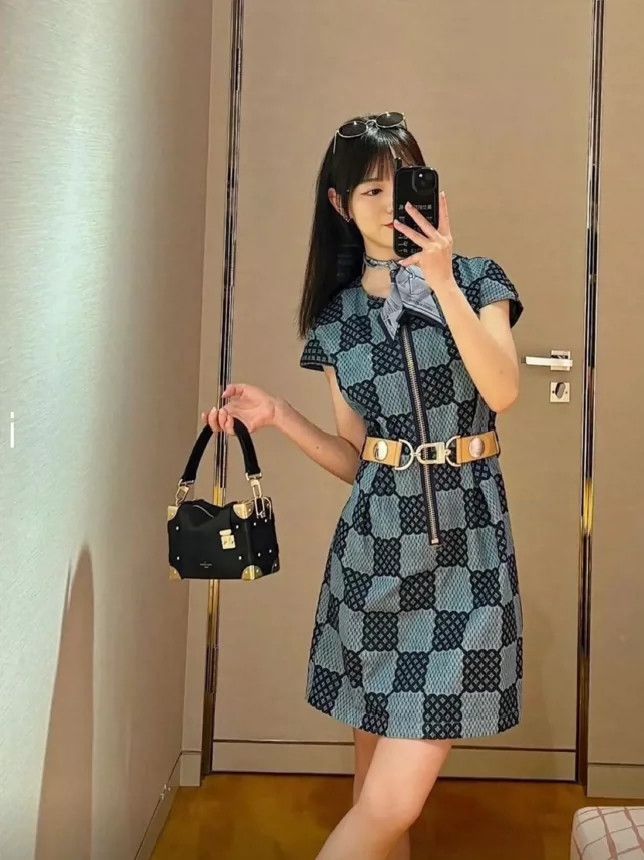 Louis Vuitton Louis Vuitton Old Flower Full Print Belted Dress Size XS / US 0-2 / IT 36-38 - 4 Thumbnail