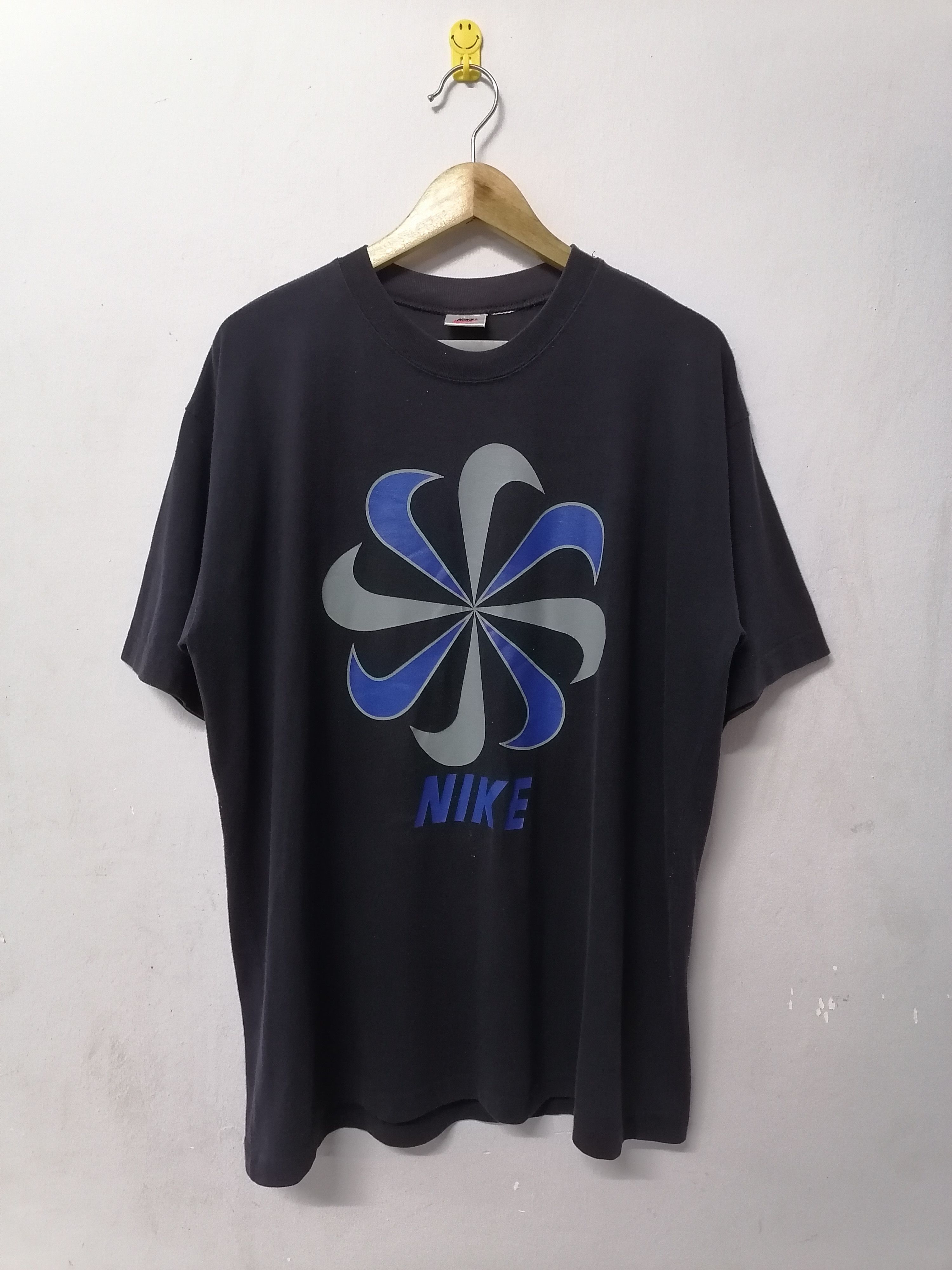Vintage 90s Nike Pinwheel T-shirt