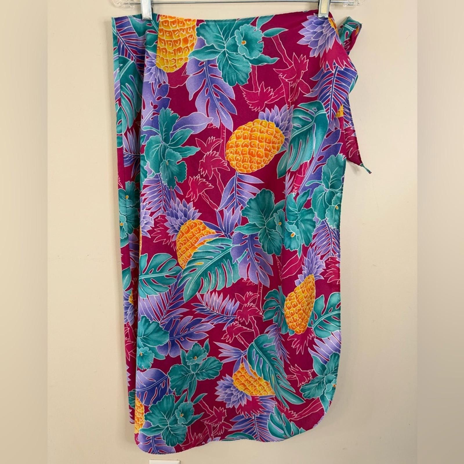 Hilo Hattie Hilo Hattie Hawaiian tropical floral pineapple palm sarong ...