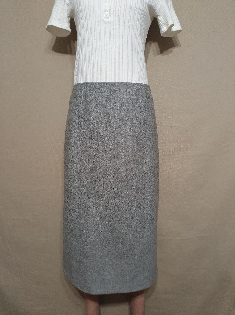 Carolina Herrera CAROLINA HERRERA Classic Gray Wool Cashmere Pencil Skirt 12 Size 34" / US 12 / IT 48 - 1 Thumbnail