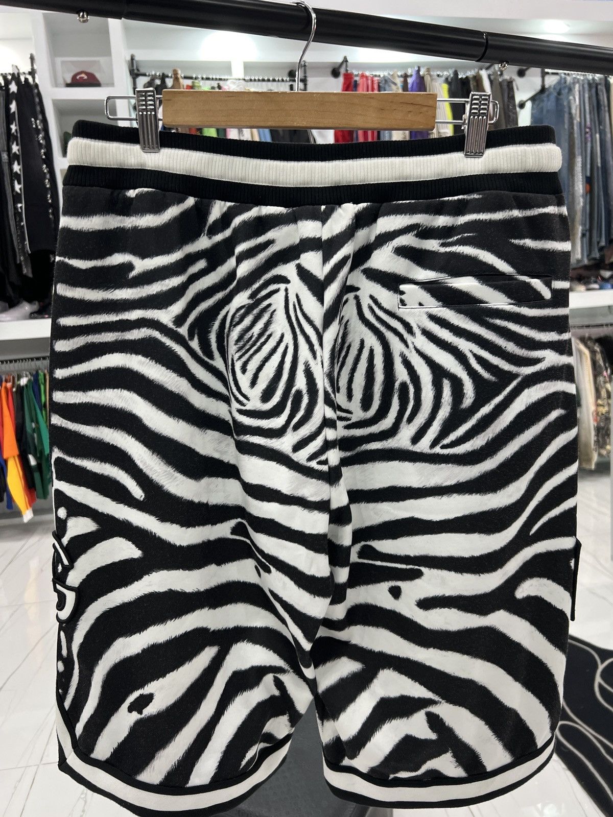 Dolce & Gabbana Dolce & Gabbana Zebra Print Shorts Size US 42 / EU 58 - 2 Thumbnail
