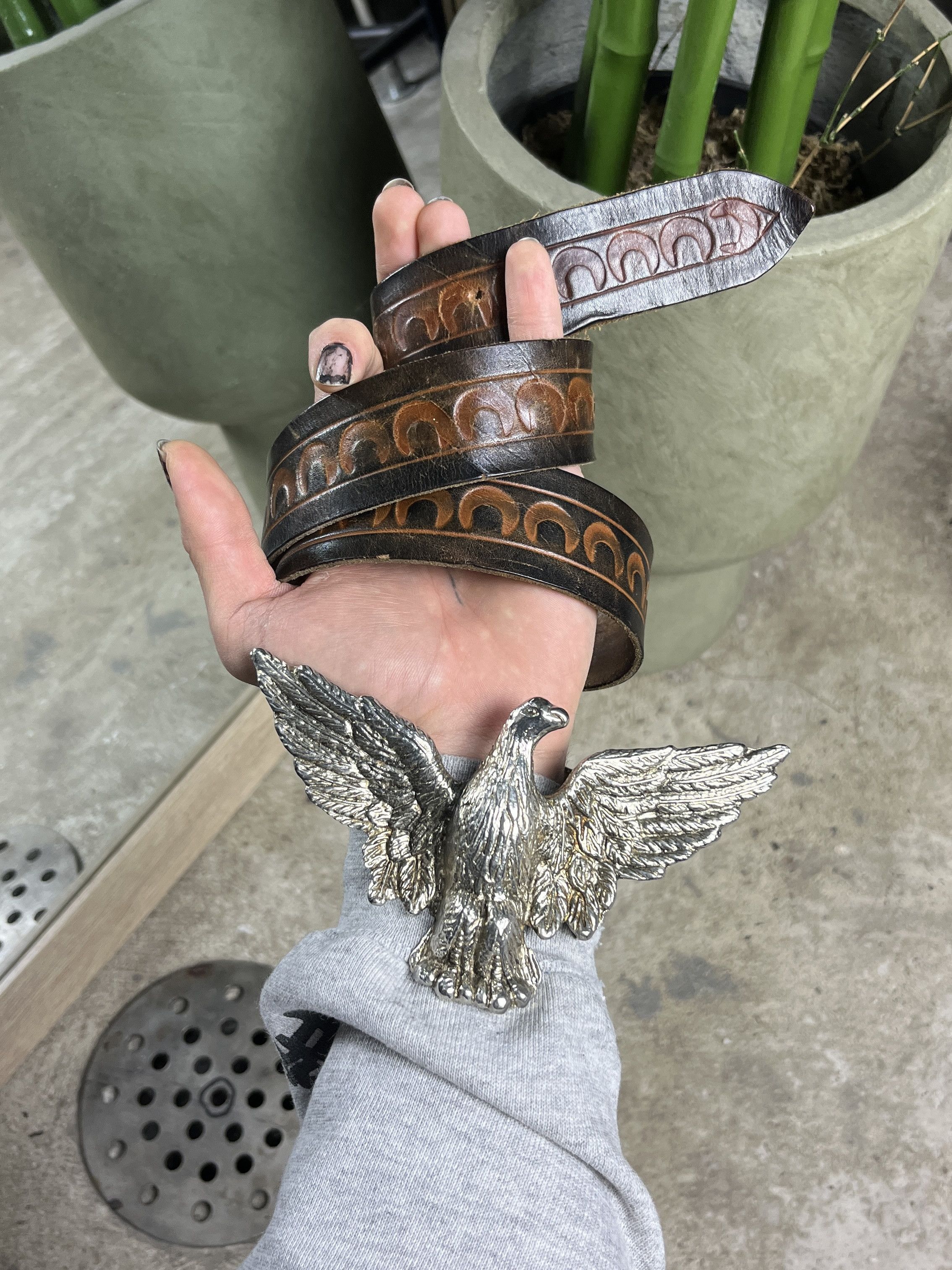 Other BROWN TOOLED LEATHER EAGLE BUCKLE BELT - № 4519 Size ONE SIZE - 1 Thumbnail