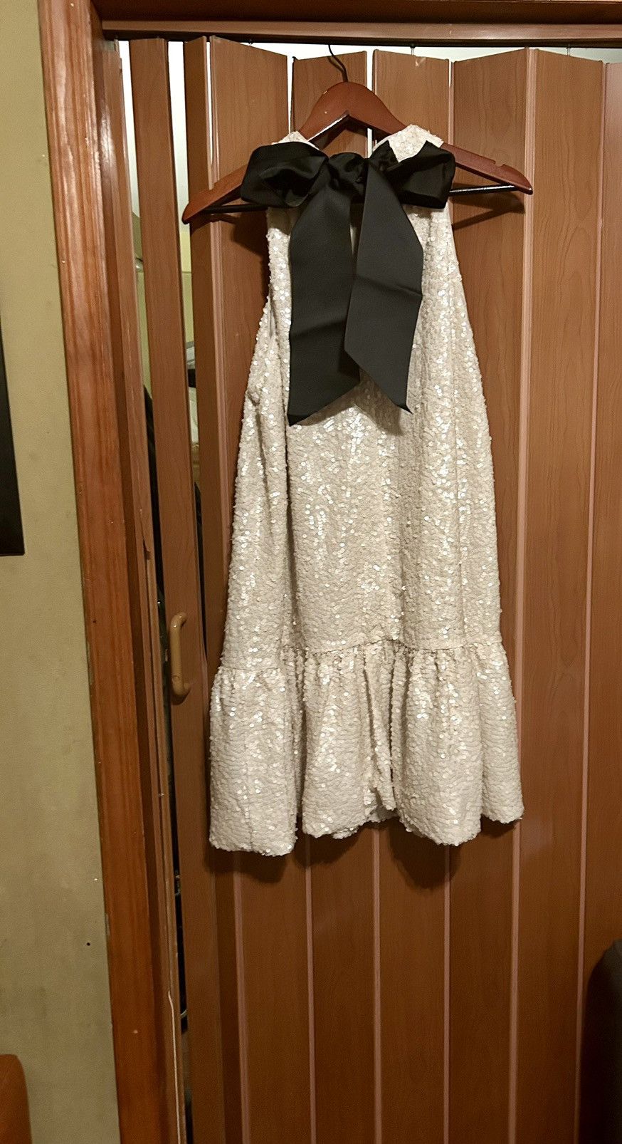 H&M H& M sold out white sequin bow back dress Size M / US 6-8 / IT 42-44 - 4 Thumbnail